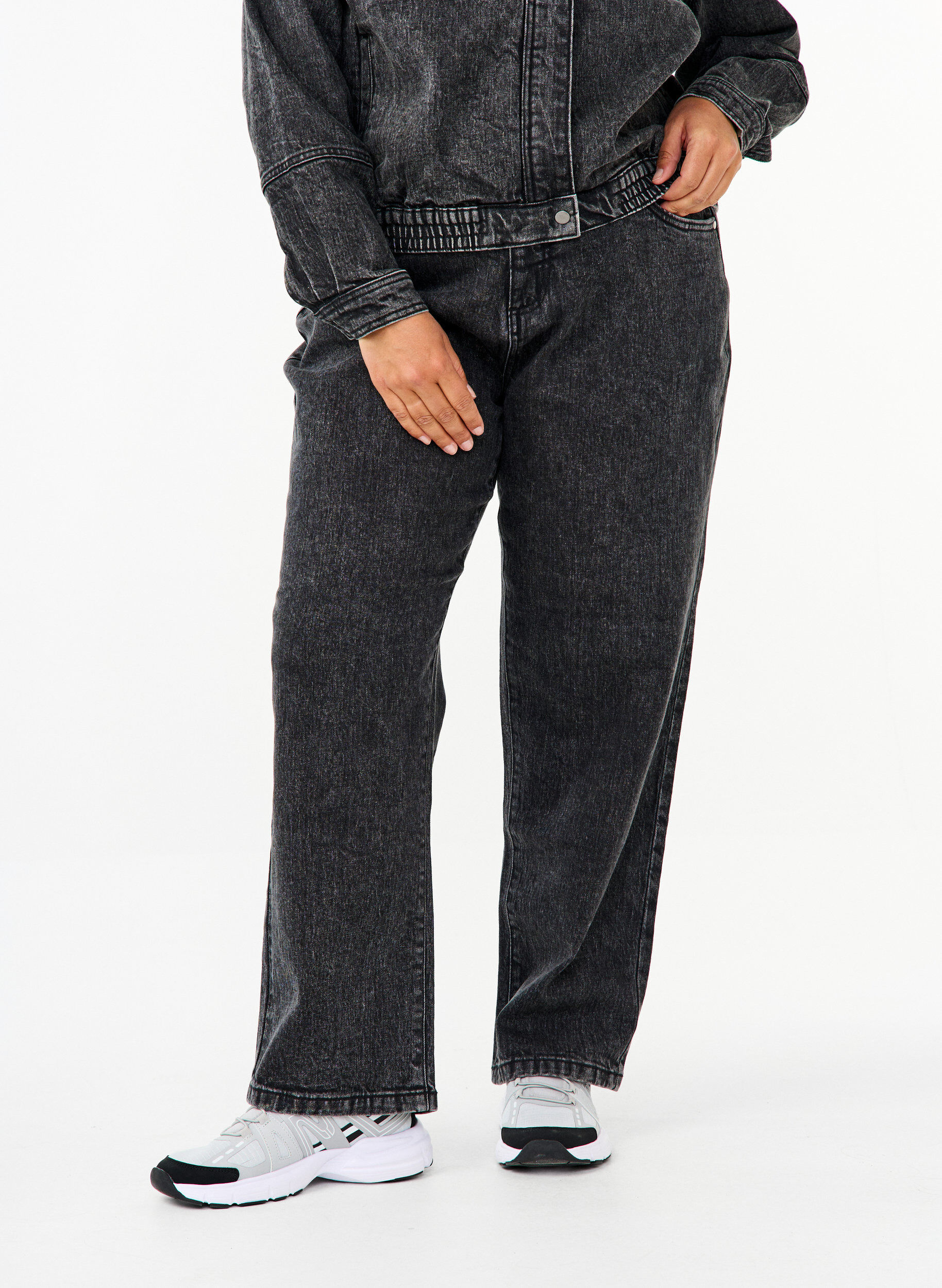 Zizzi Jean ample avec longueur raccourcie, Gris anthracite, Model image number 2