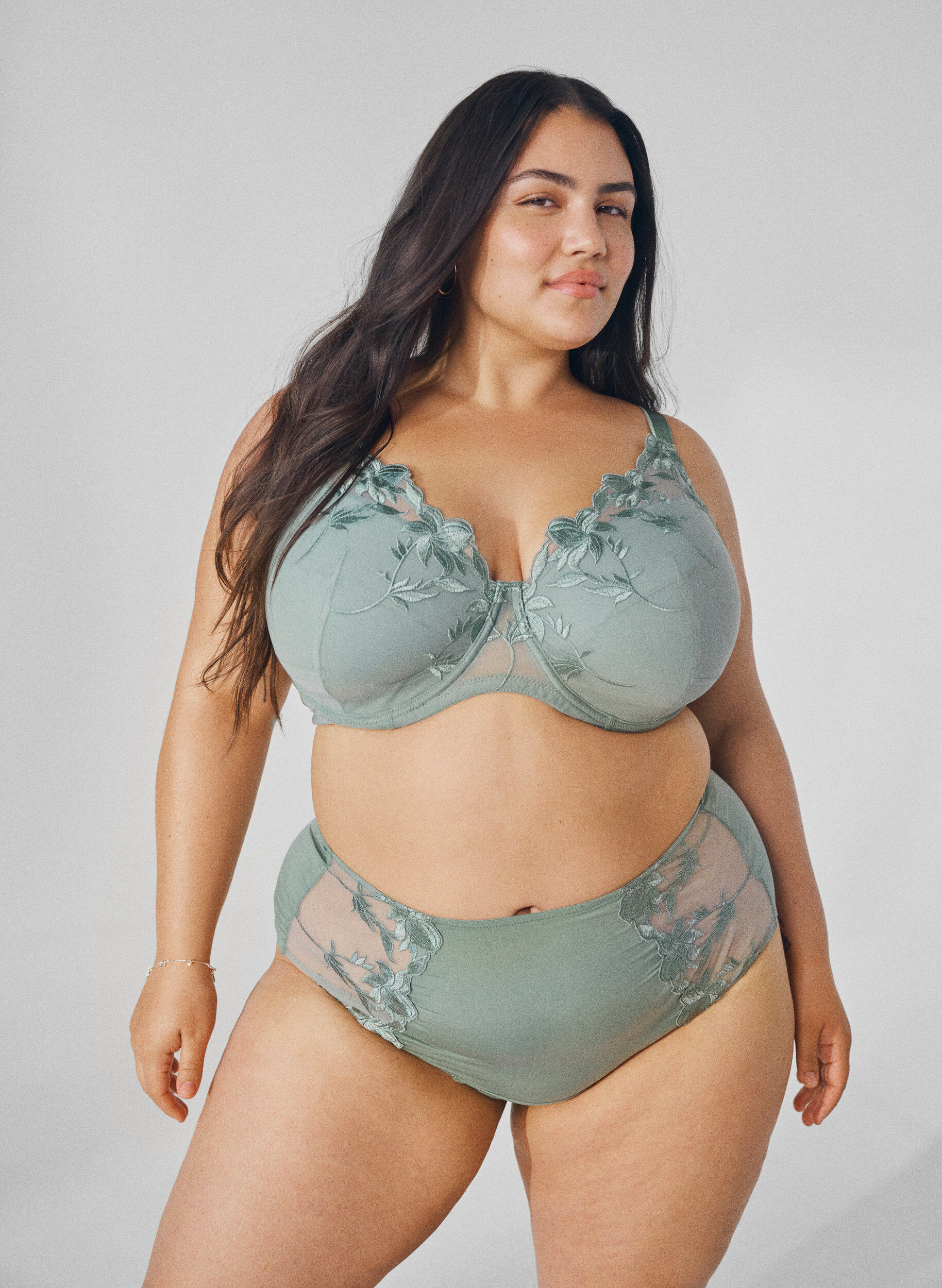 Zizzi Slip hipster avec broderie et taille r&eacute;guli&egrave;re., Iceberg Green, Image image number 0