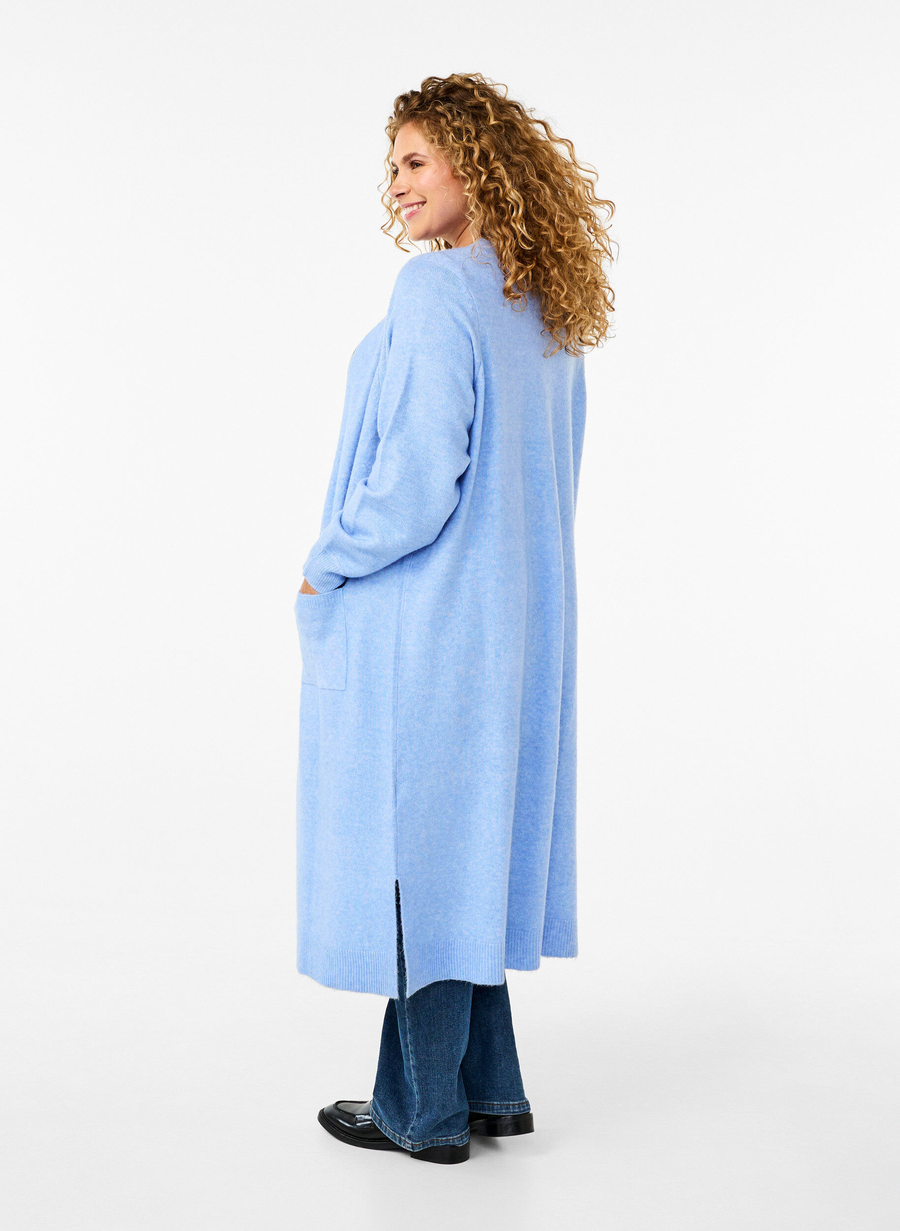 Zizzi Long cardigan tricot&eacute; avec poches, Cornflower Blue Mel., Model image number 1