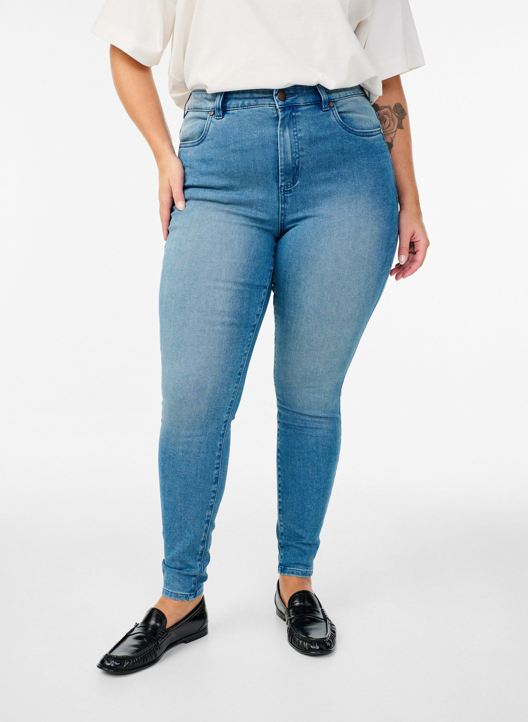 Zizzi Jean Amy super slim &agrave; taille haute, Bleu Clair, Model image number 2