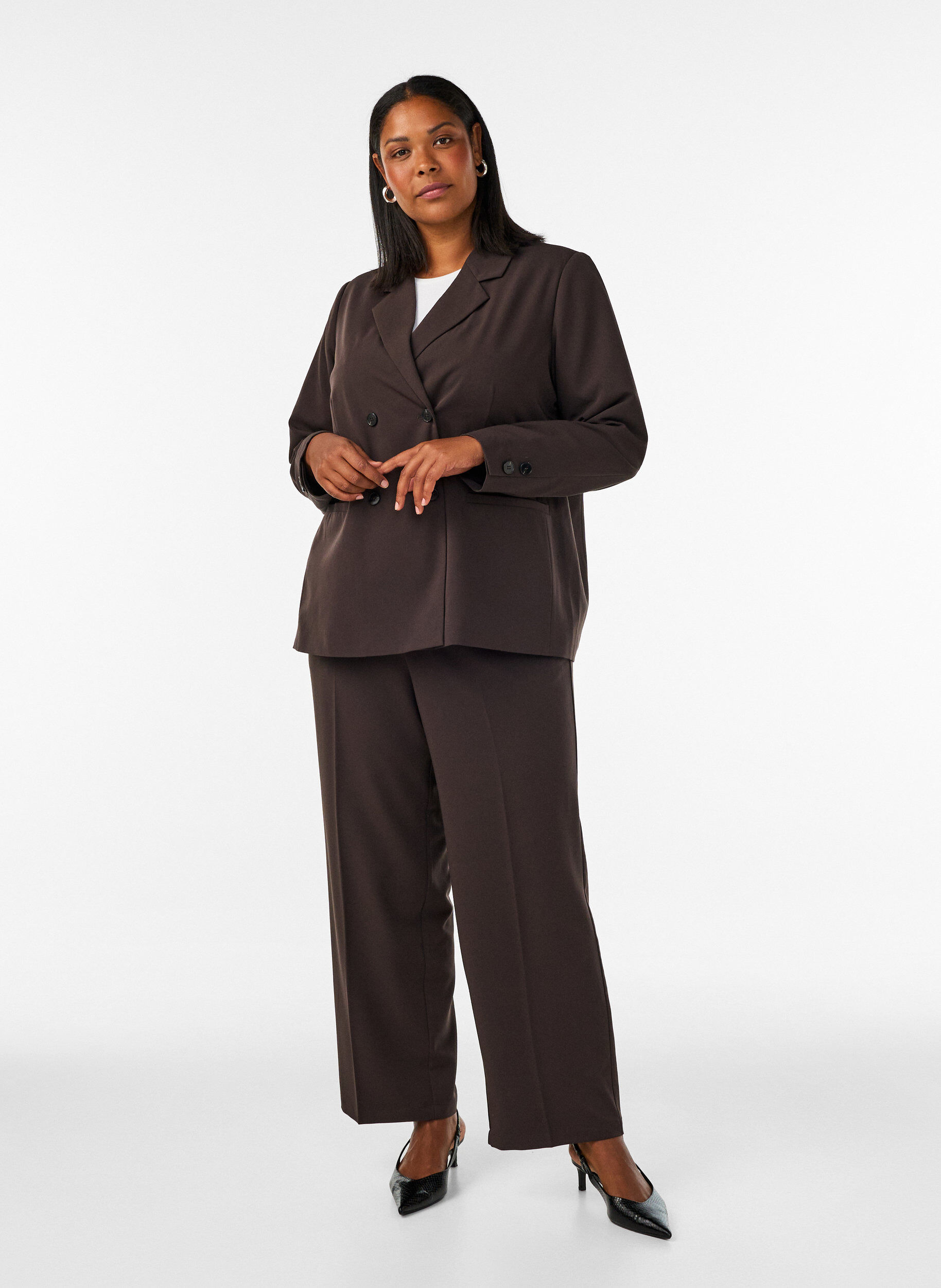 Pantalon de tailleur taille haute avec plis marqu&eacute;s, Marron, Model