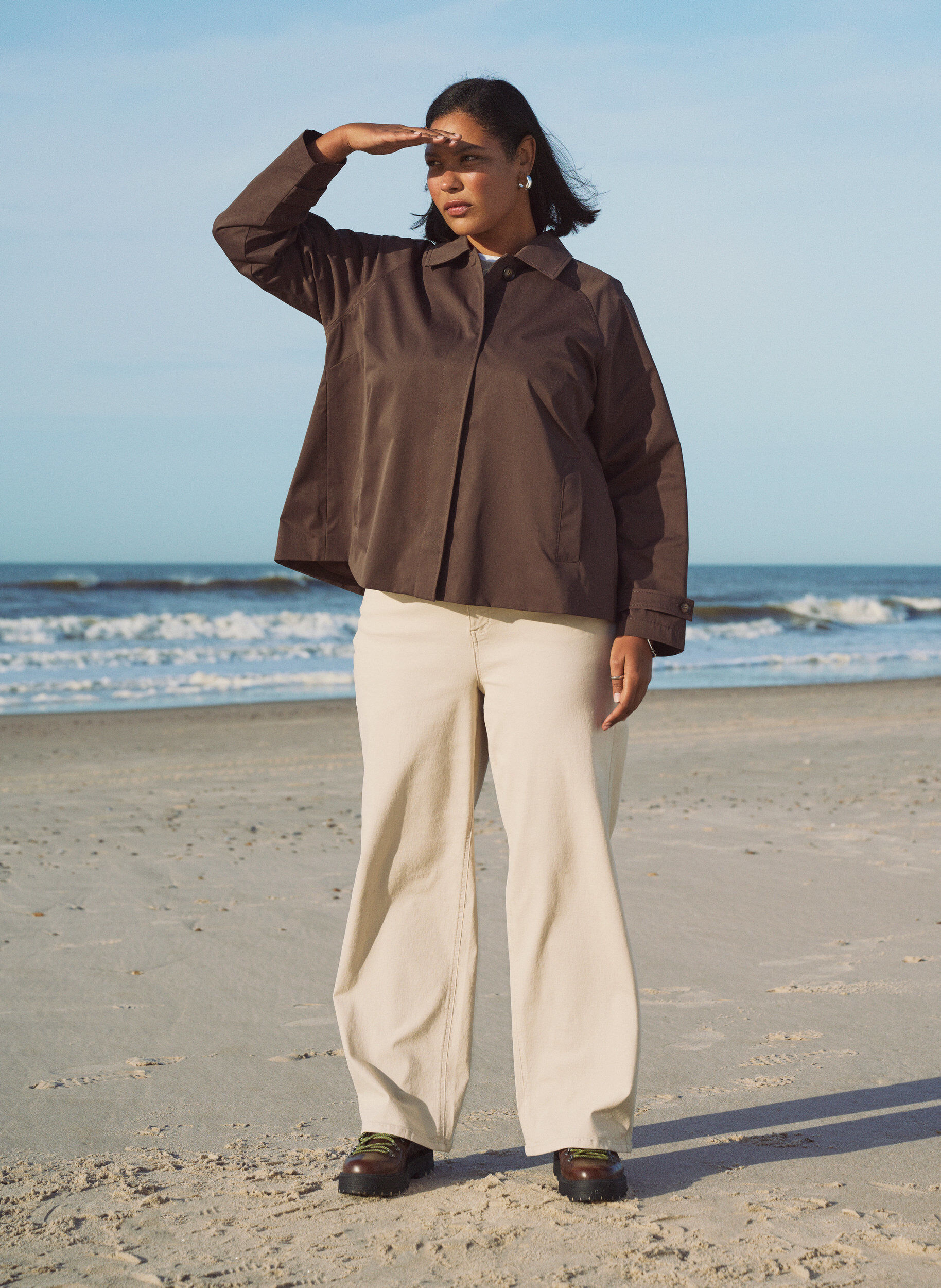 Zizzi Trench court avec col et manches raglan, Marron, Image image number 0