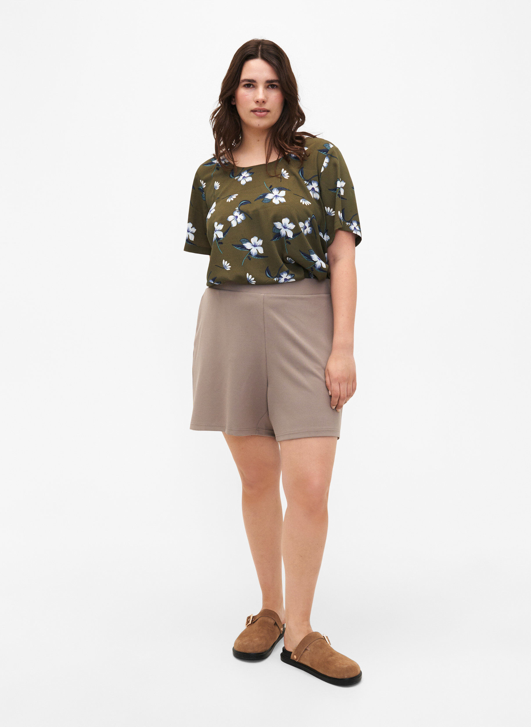 Zizzi FLASH - Shorts amples avec des poches, Beige, Model image number 1