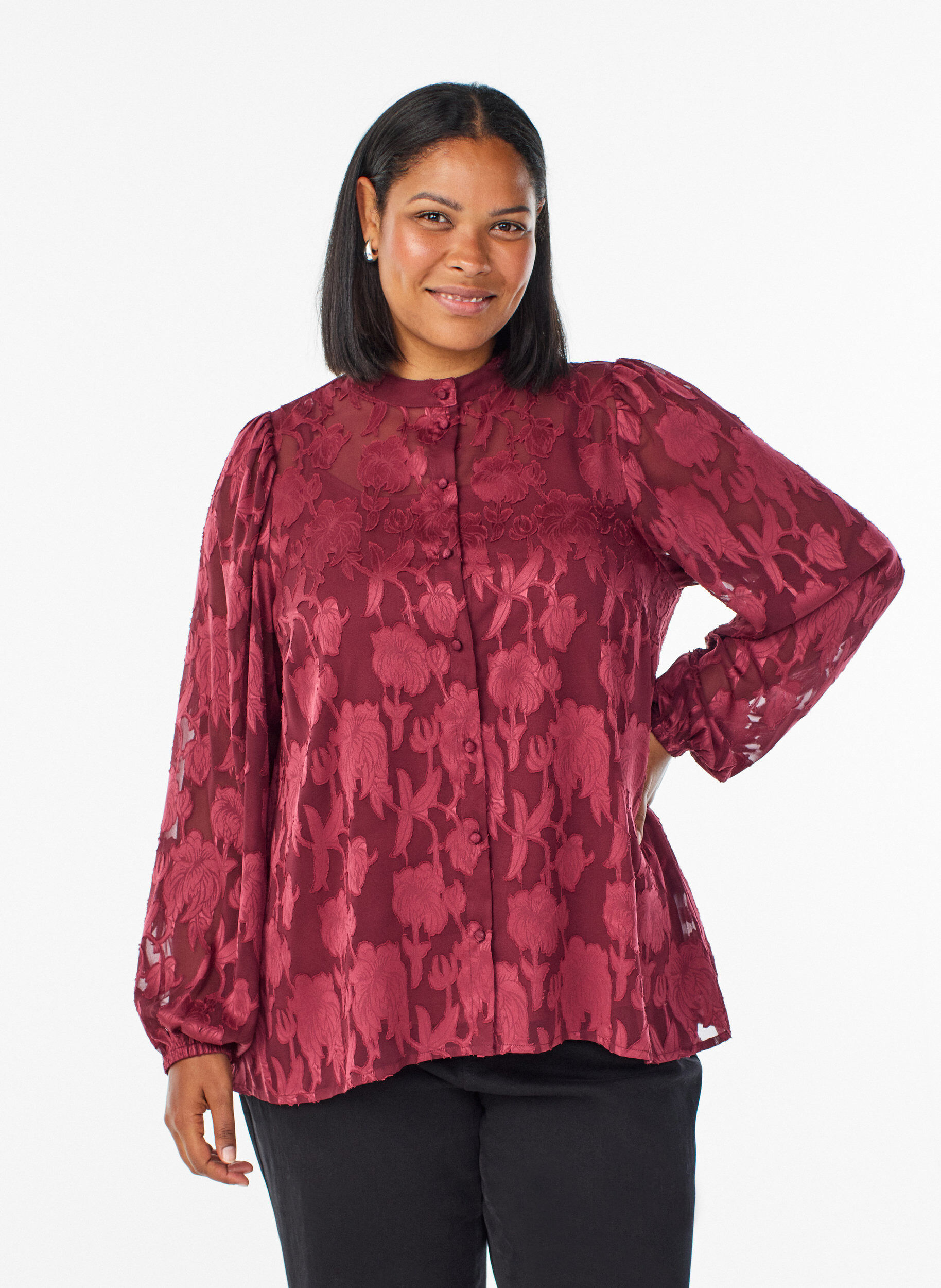 Blouse avec boutons et motif fleuri, Bordeaux fonc&eacute;, Model