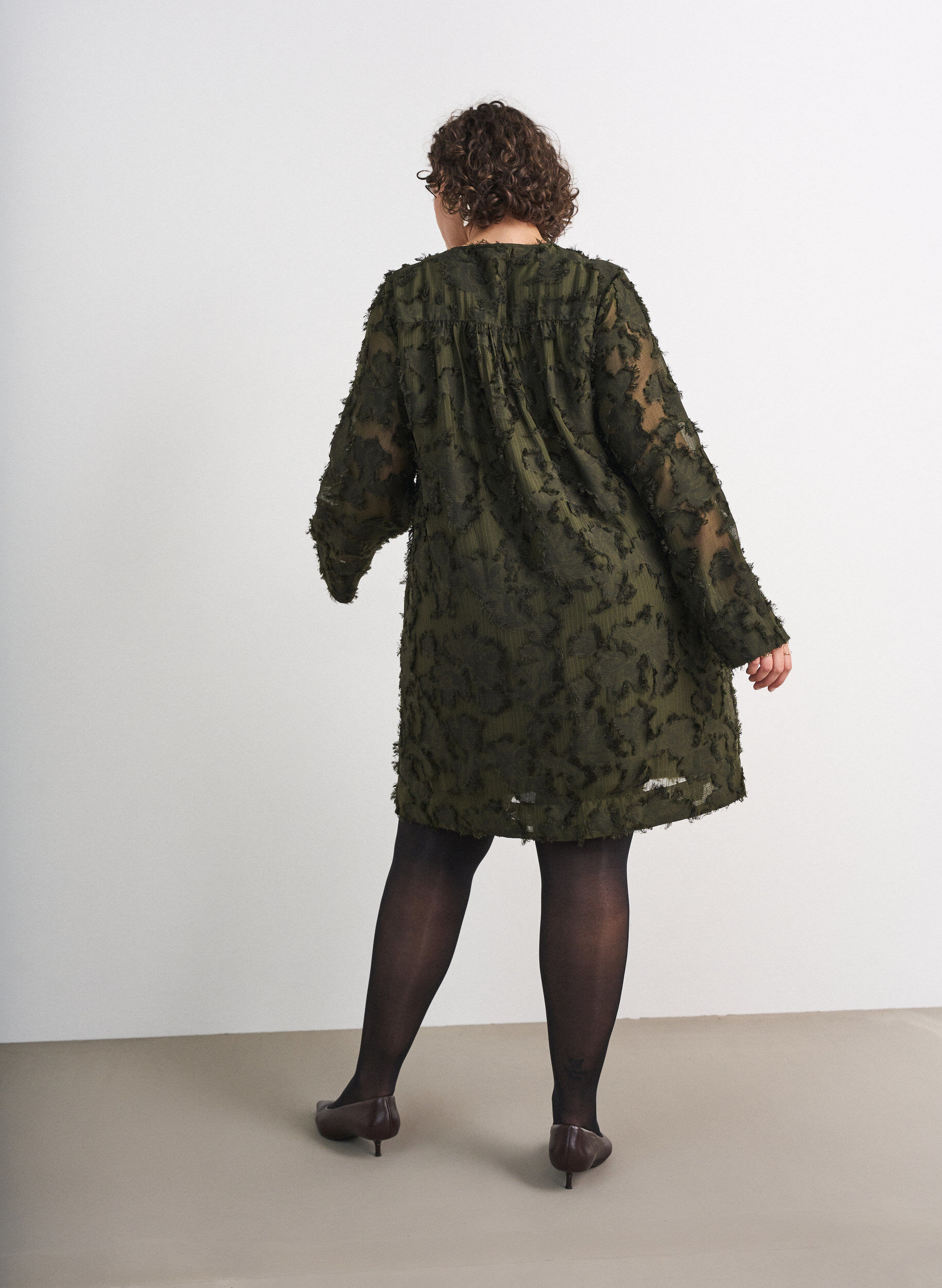 ZizziRobe textur&eacute;e &agrave; fils frang&eacute;s, Vert fonc&eacute;, Model image number 2