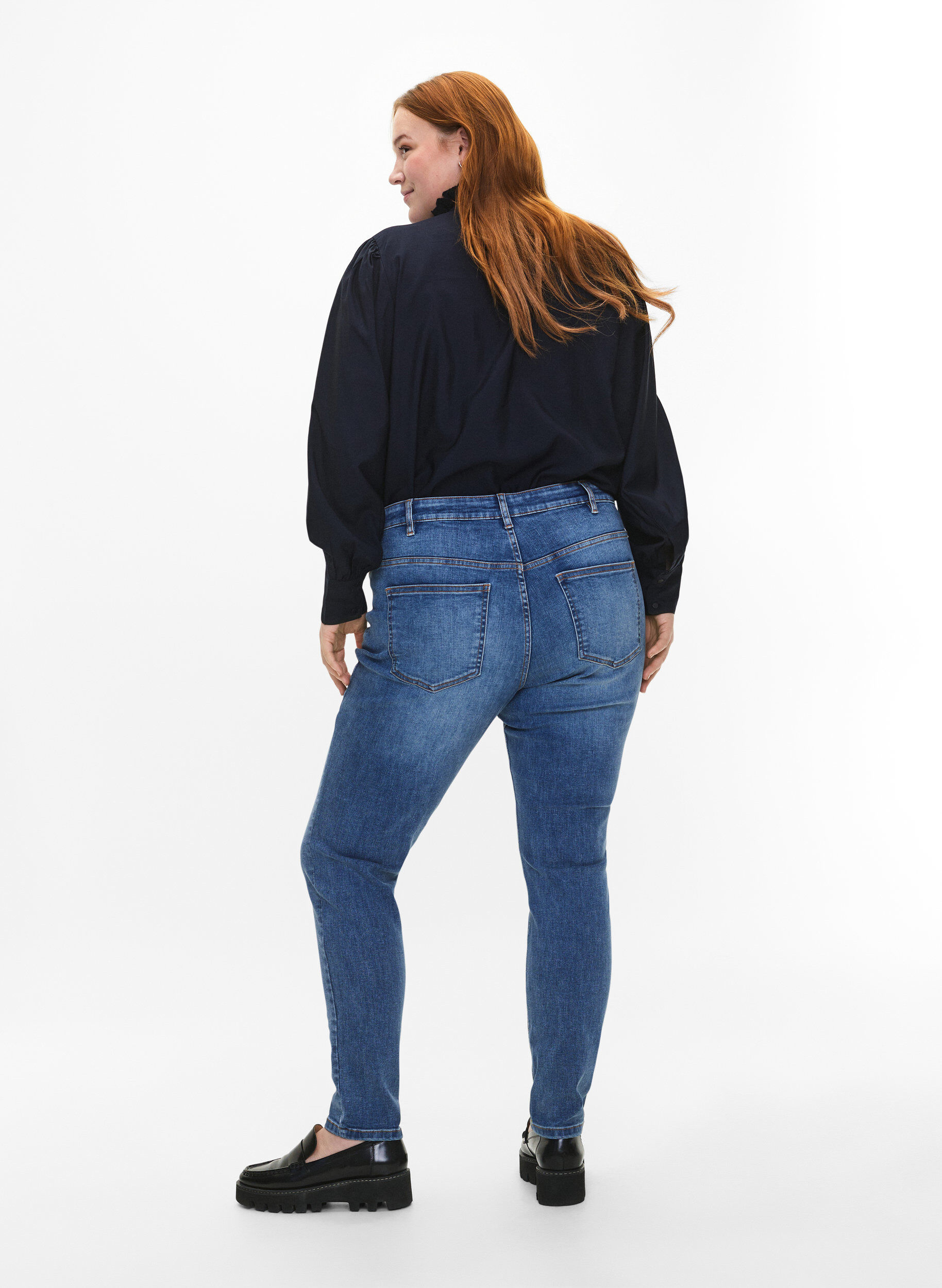 Zizzi Jeans Sanna avec une coupe super slim et une fermeture &agrave; boutons, Blue denim, Model image number 1