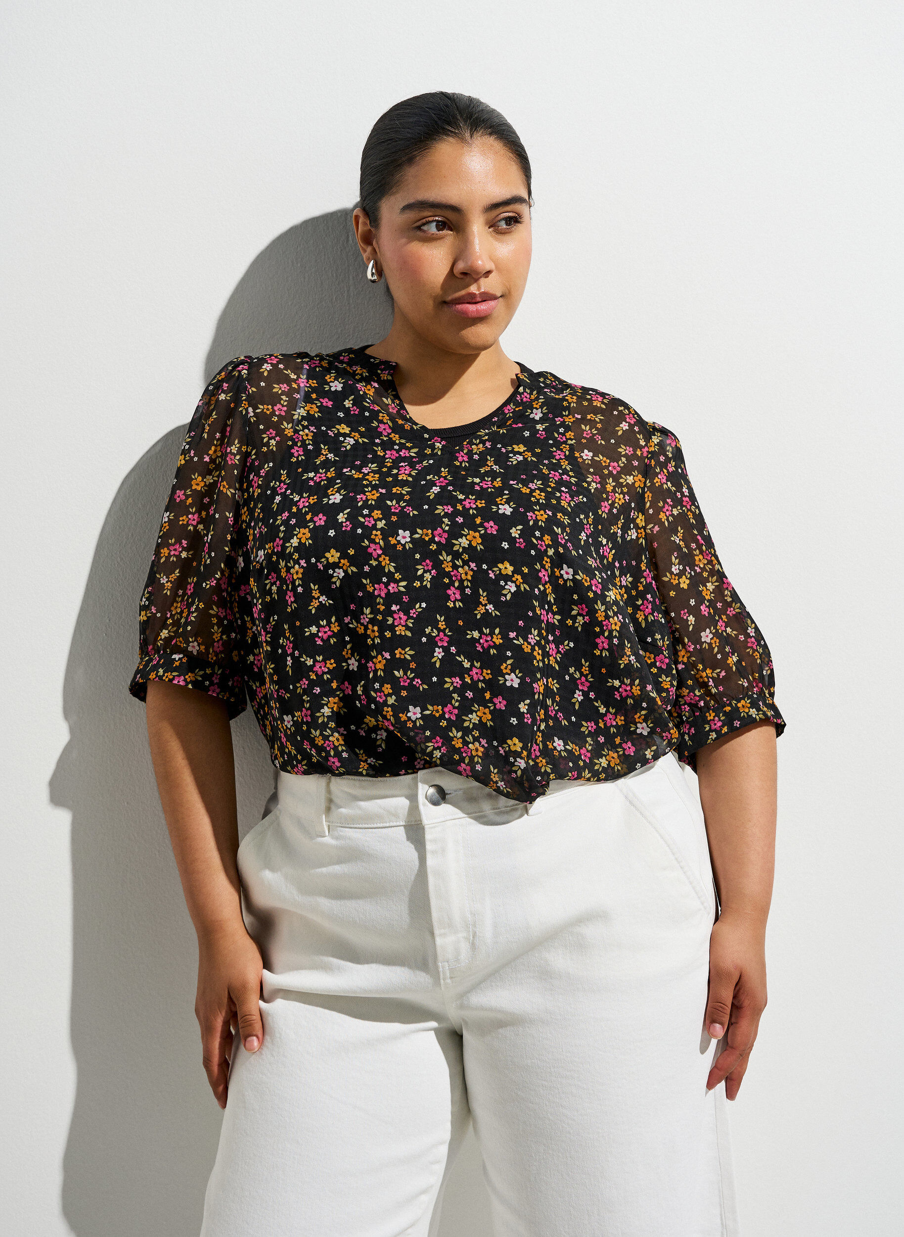 ZizziBlouse &agrave; imprim&eacute; floral et col V, Noir, Image image number 0