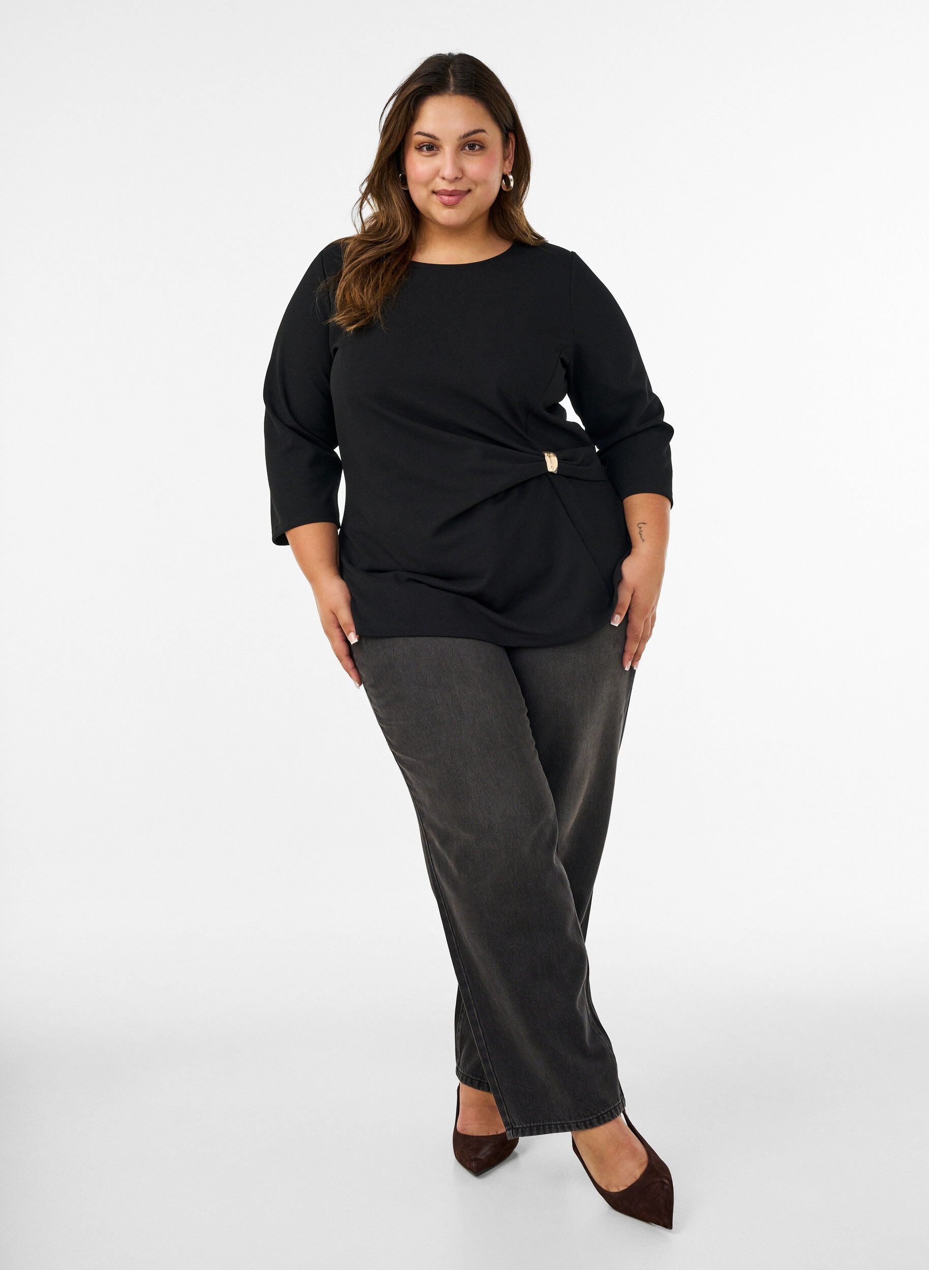 ZizziBlouse avec drap&eacute; asym&eacute;trique et manches 3/4, Noir, Model image number 1