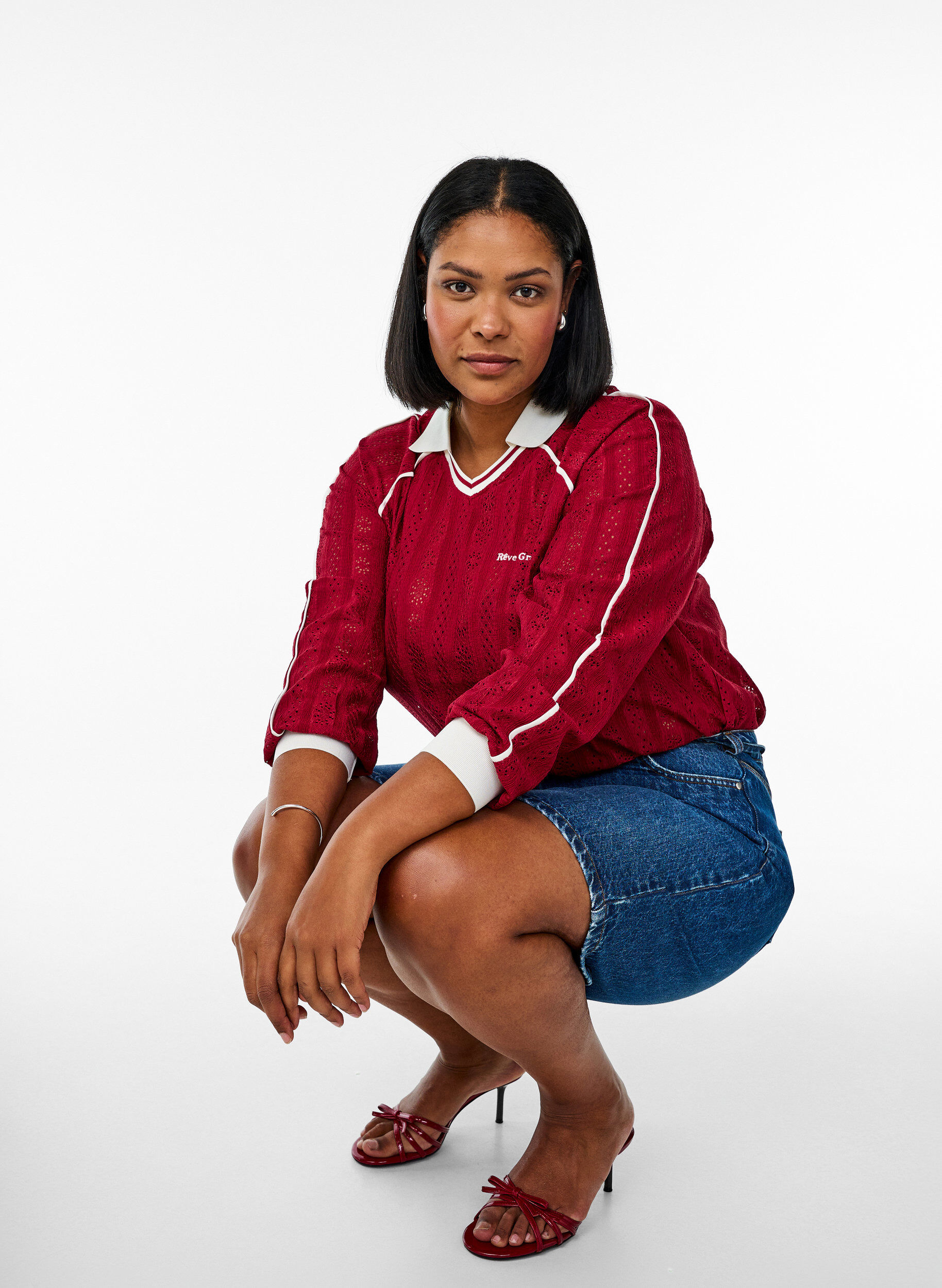 Zizzi Blouse en jersey textur&eacute; avec d&eacute;tails contrastants, Rouge, Model image number 3