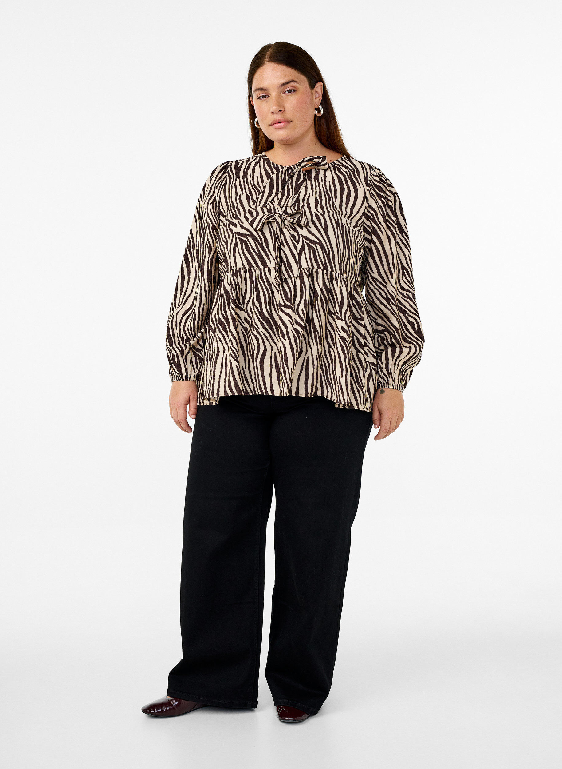 Zizzi Chemisier Peplum &agrave; ceinture et &agrave; imprim&eacute; z&eacute;br&eacute;, Marron, Model image number 1