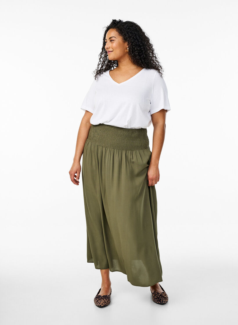 Jupe longue en viscose avec smocks, Vert, Model image number 0