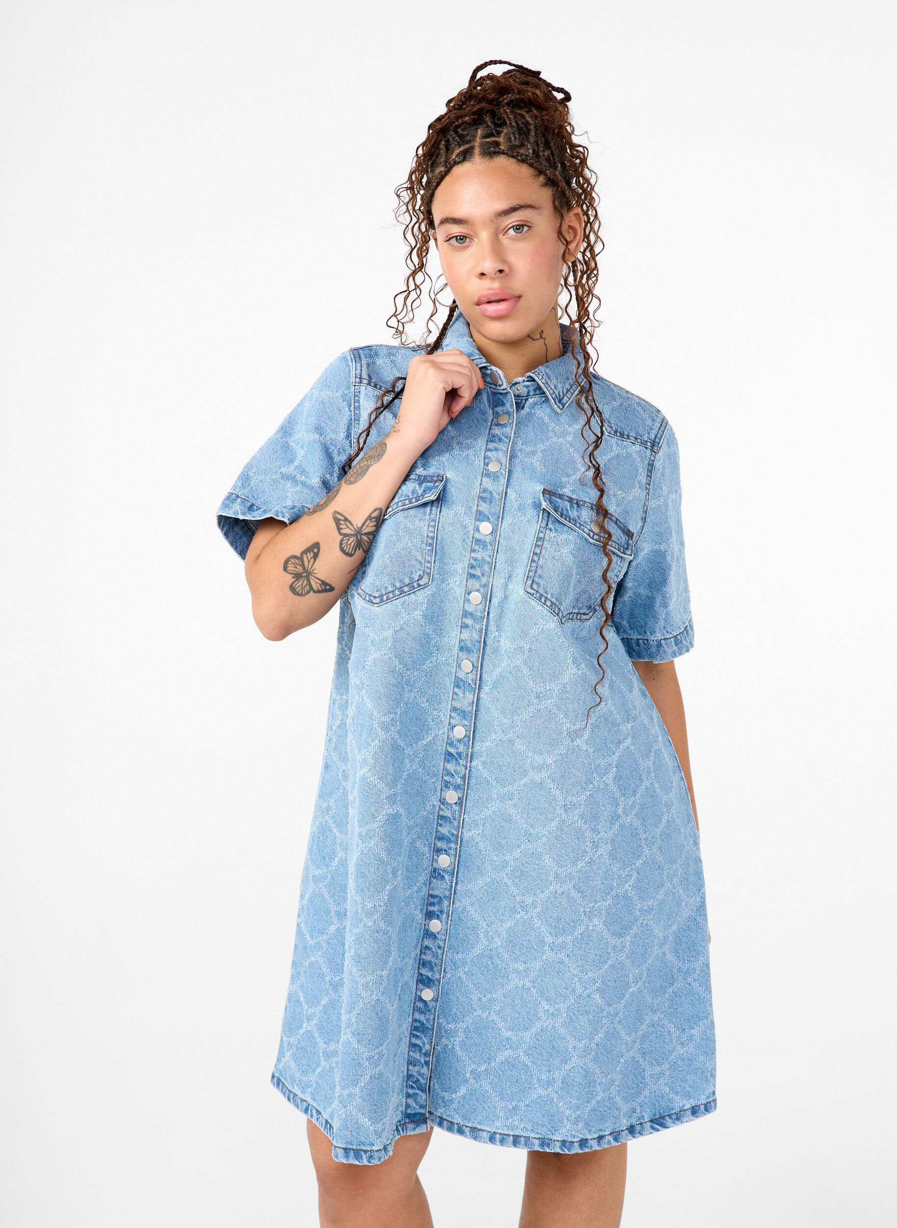 Zizzi Robe en jean &agrave; manches courtes et &agrave; motif destroy, Blue Denim, Model image number 0