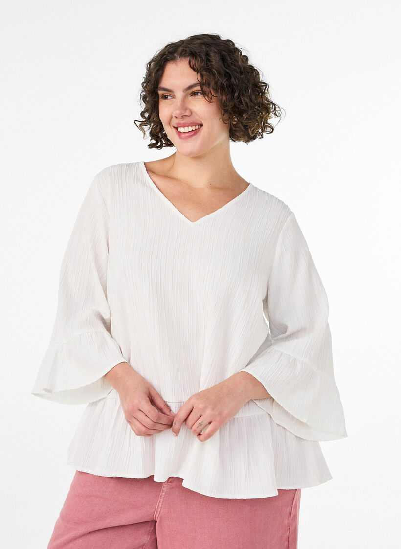 Blouse textur&eacute;e avec col V et volants, Vanille, Model image number 0