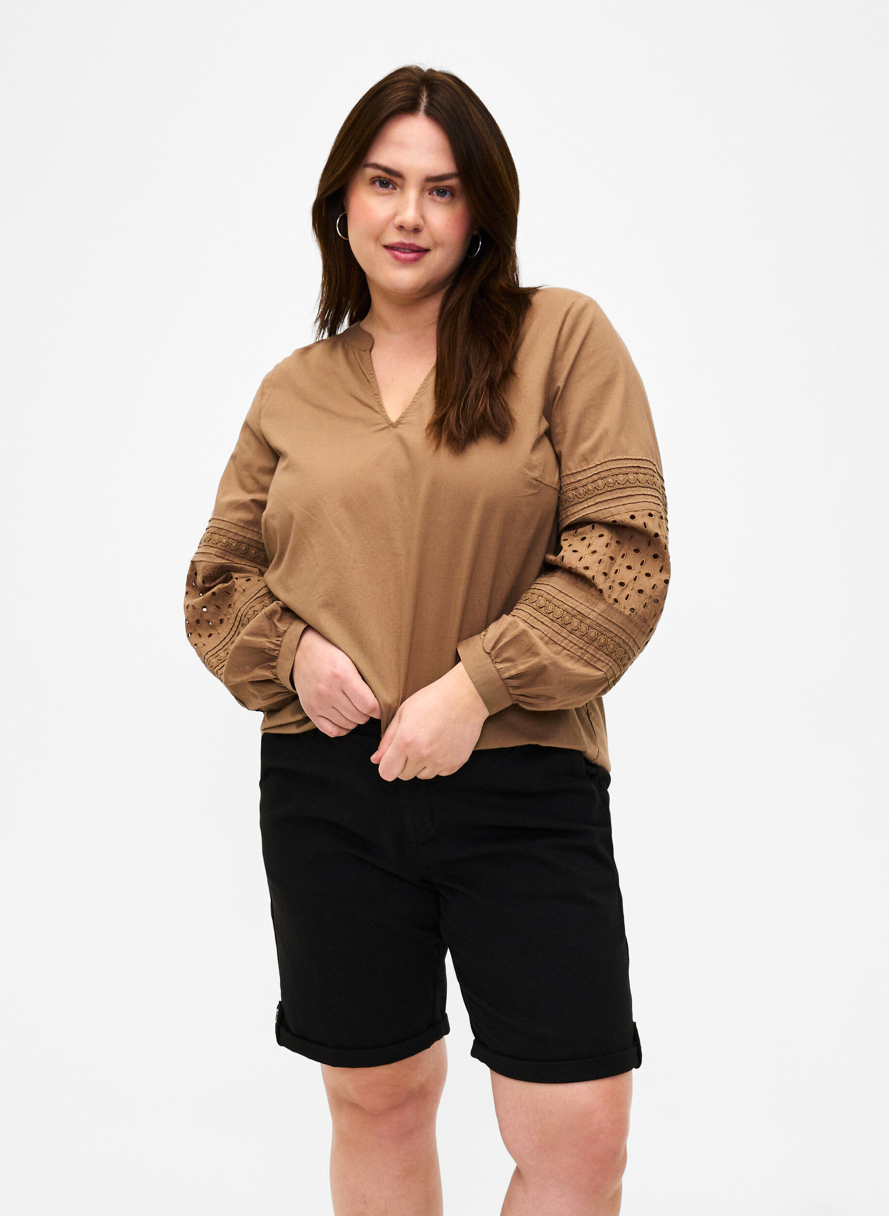 Zizzi Short chino &agrave; poches, Black, Model image number 0