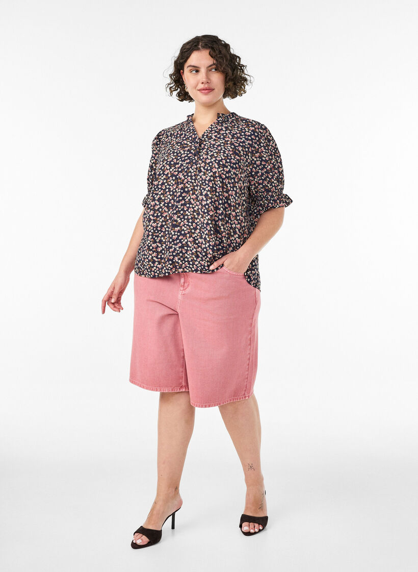 Blouse &agrave; imprim&eacute; floral en viscose avec manches courtes et d&eacute;tails smock&eacute;s, Bleu, Model image number 1