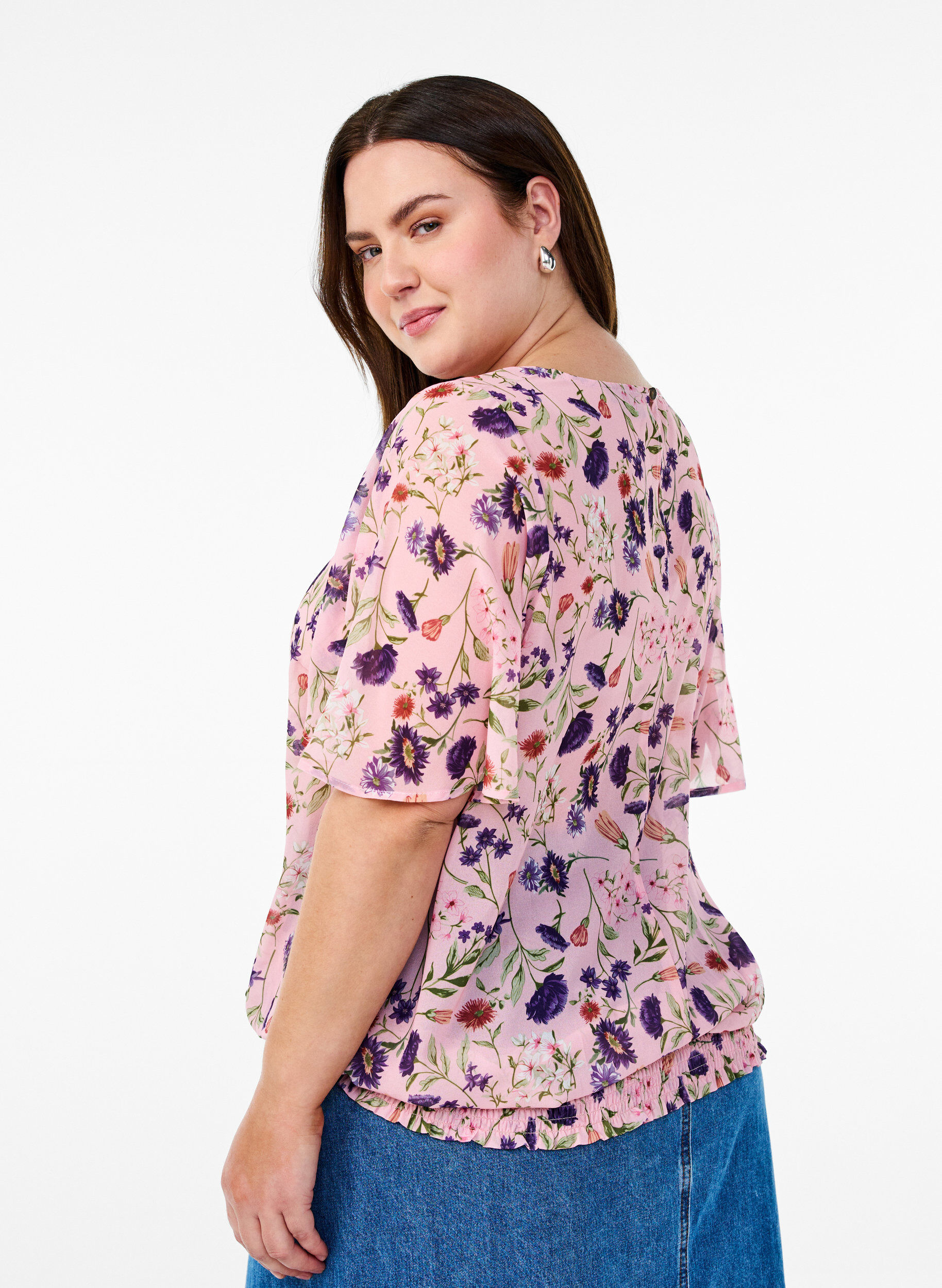 ZizziBlouse fleurie &agrave; manches courtes et smocks, Rose, Model image number 2