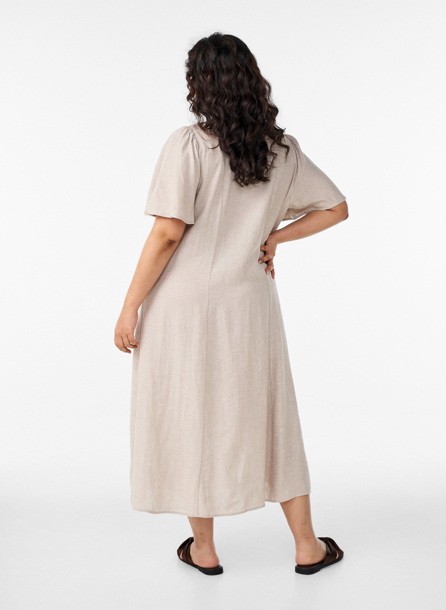 ZizziRobe midi en lin et viscose avec manches &agrave; volants, Beige, Model image number 1