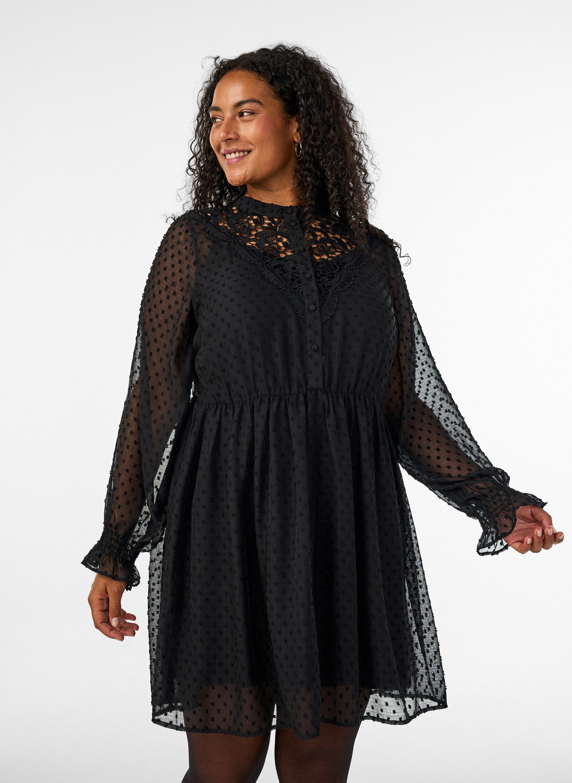 Robe en mousseline avec dentelle guipure et taille empire, Noir, Model