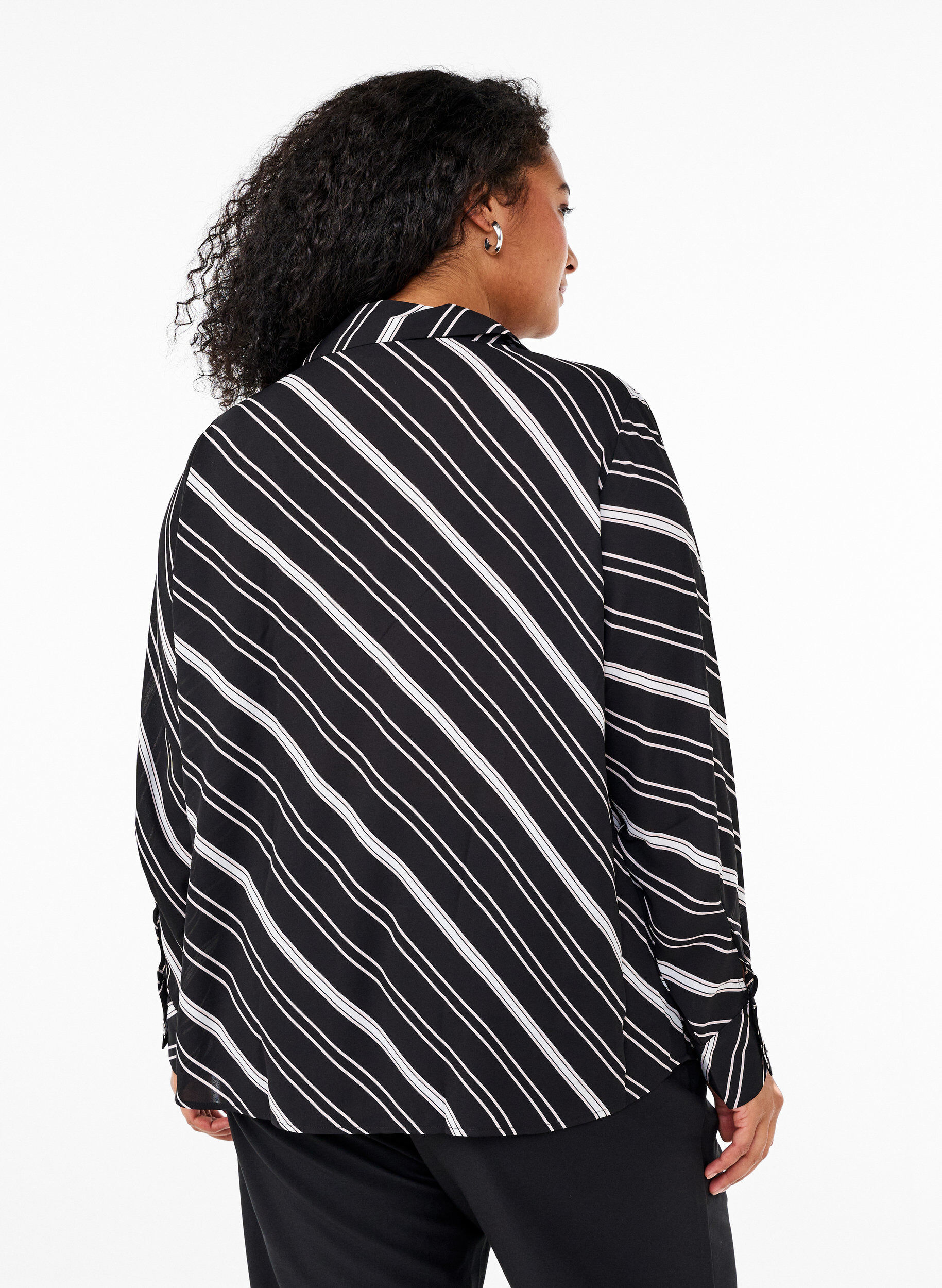 Zizzi Chemise &agrave; motif avec manches longues, Black Stripe, Model image number 1