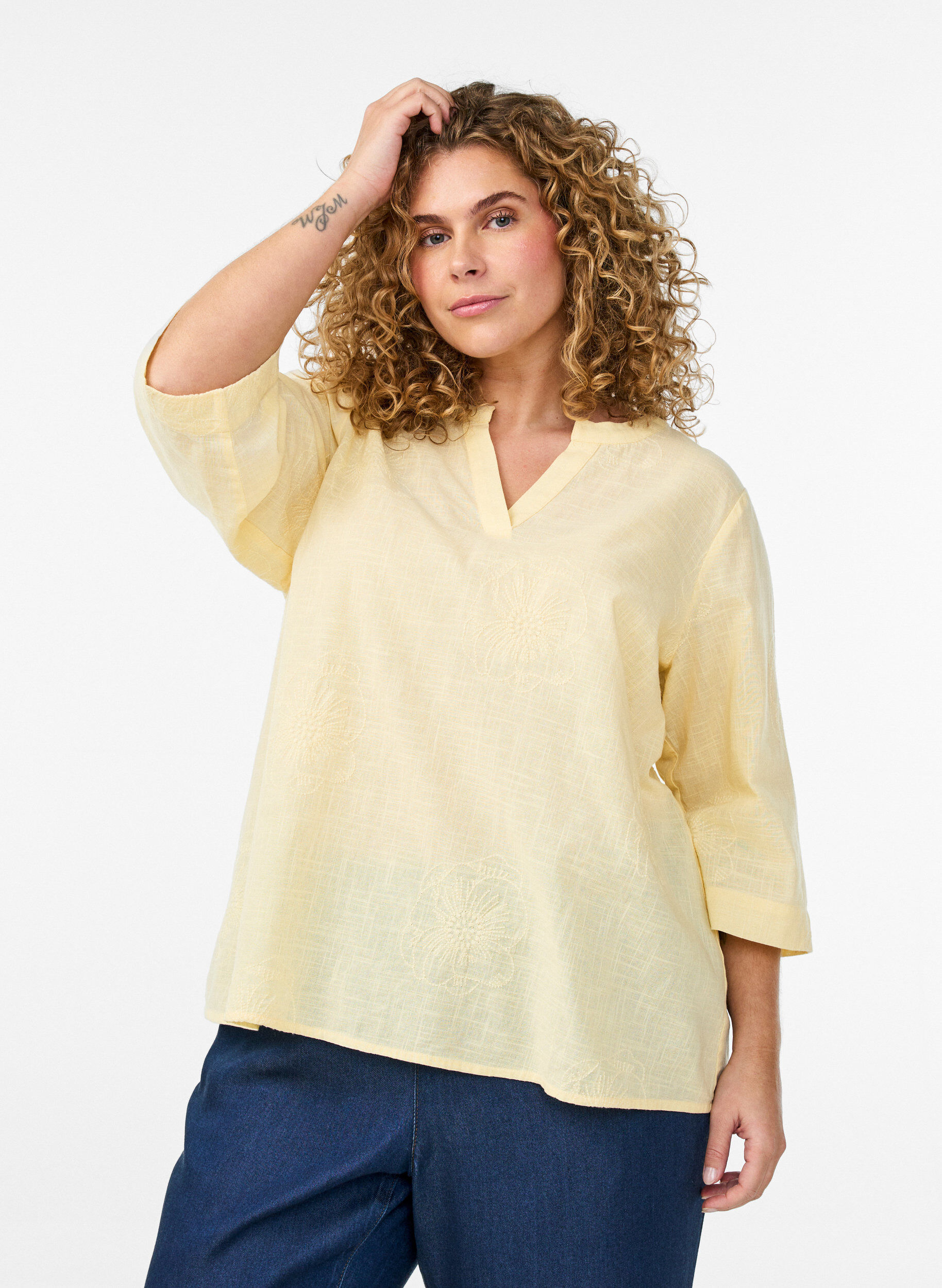 Blouse en coton avec d&eacute;tails brod&eacute;s et manches 3/4, Jaune clair, Model