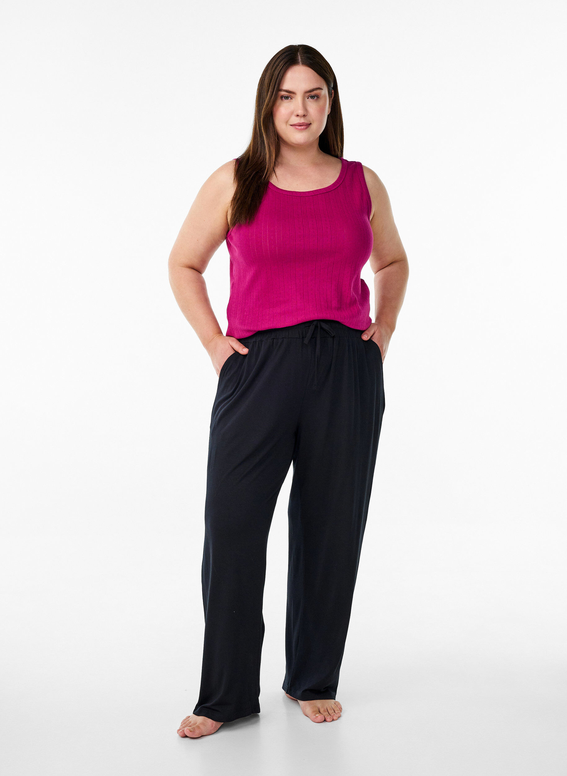 Pantalon de nuit ample en jersey de viscose avec poches, Noir, Model