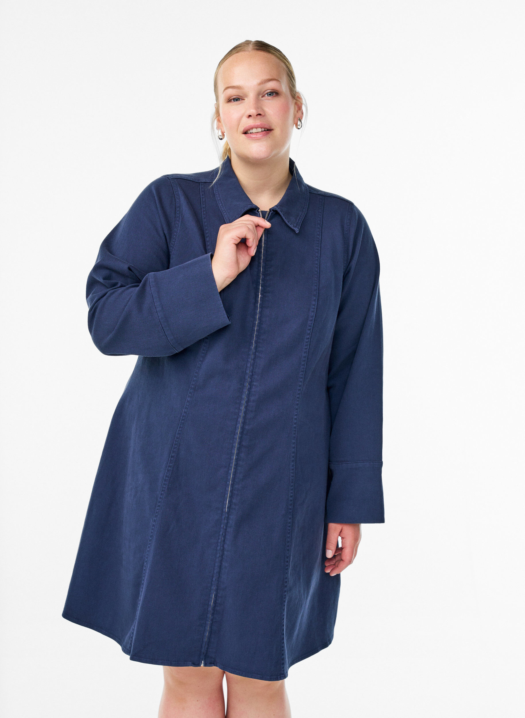Robe courte en twill avec fermeture &eacute;clair, Bleu, Model