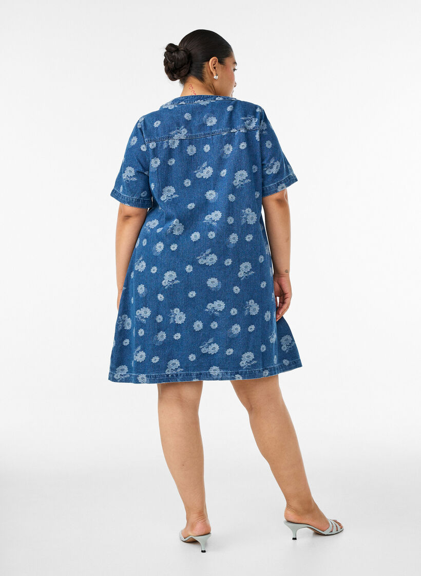 Robe en jean coupe &eacute;vas&eacute;e &agrave; motif floral, Bleu, Model image number 2