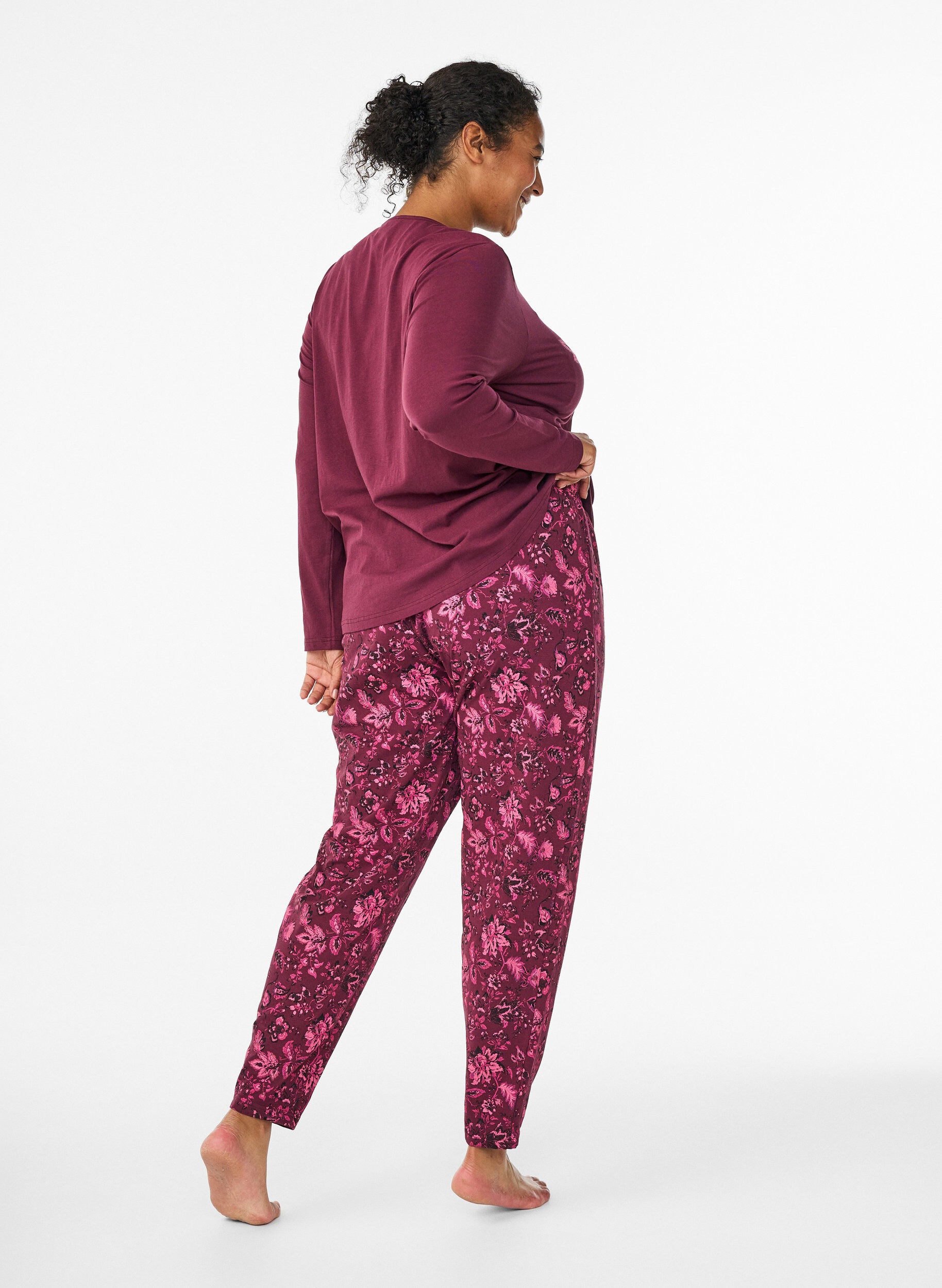 Zizzi Pantalon de pyjama en coton avec imprim&eacute;, Bordeaux fonc&eacute;, Model image number 1