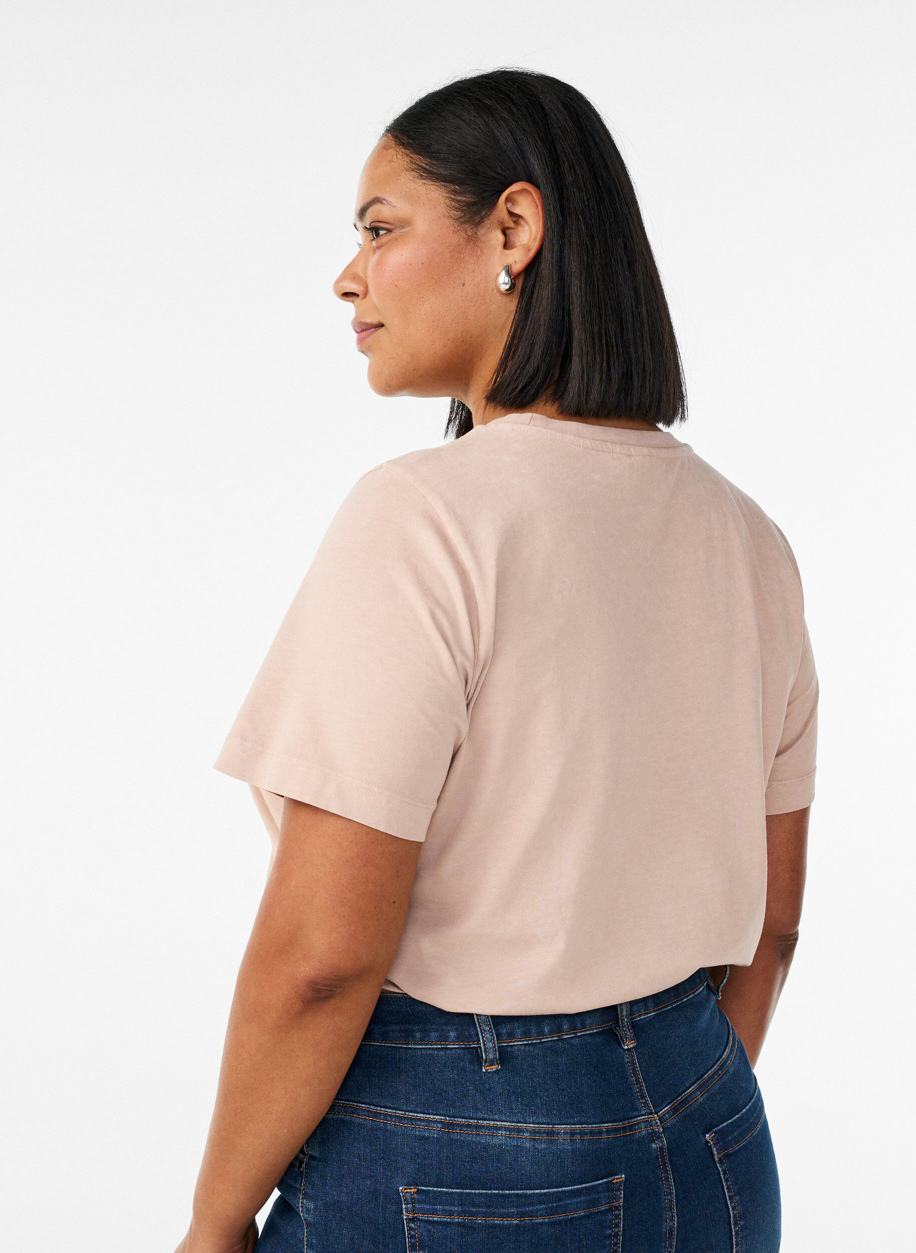 Zizzi T-shirt en coton avec imprim&eacute; devant, Beige, Model image number 2