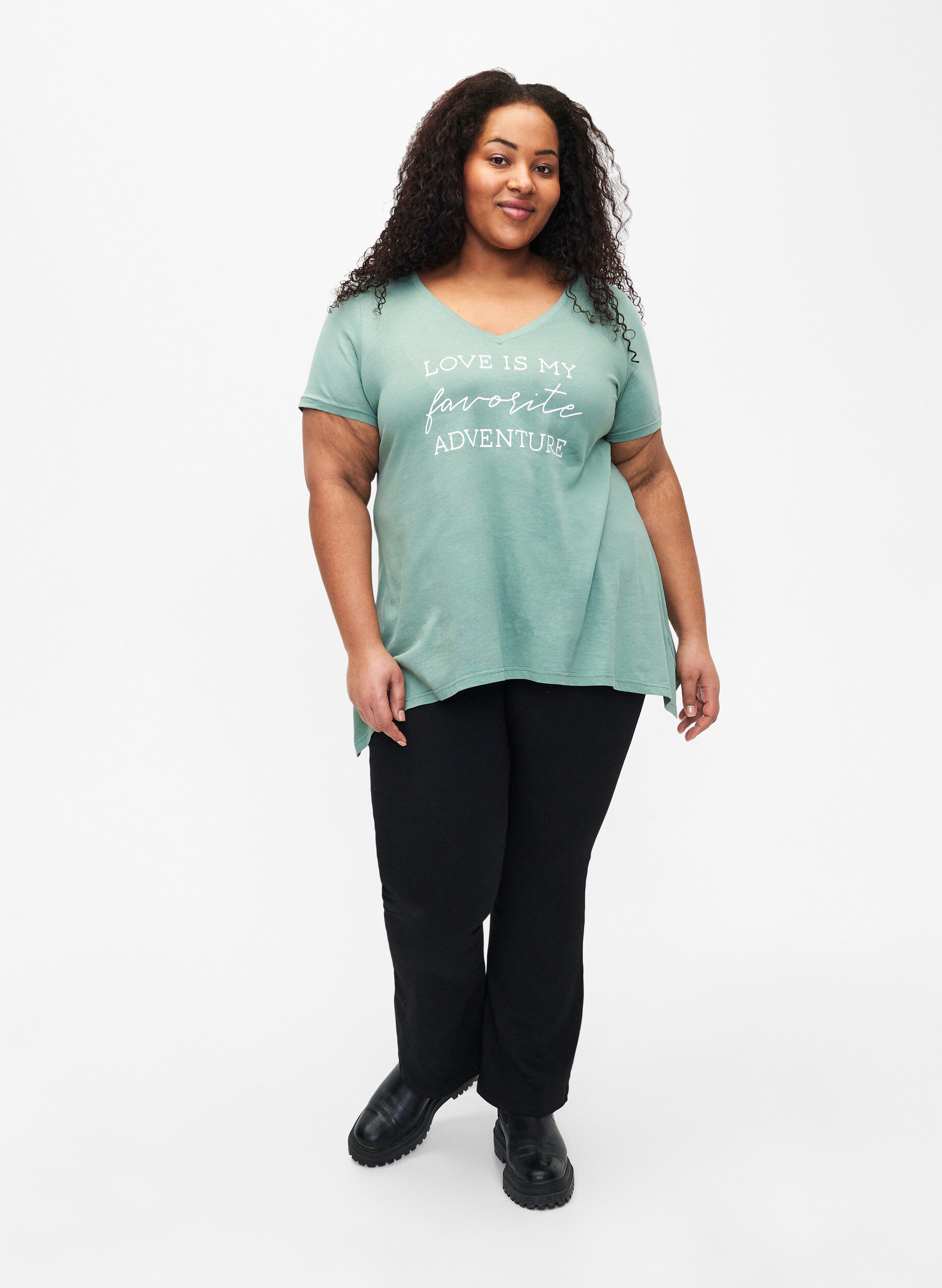 Zizzi T-shirt en coton &agrave; manches courtes, Chinois G. W. Love, Model image number 2