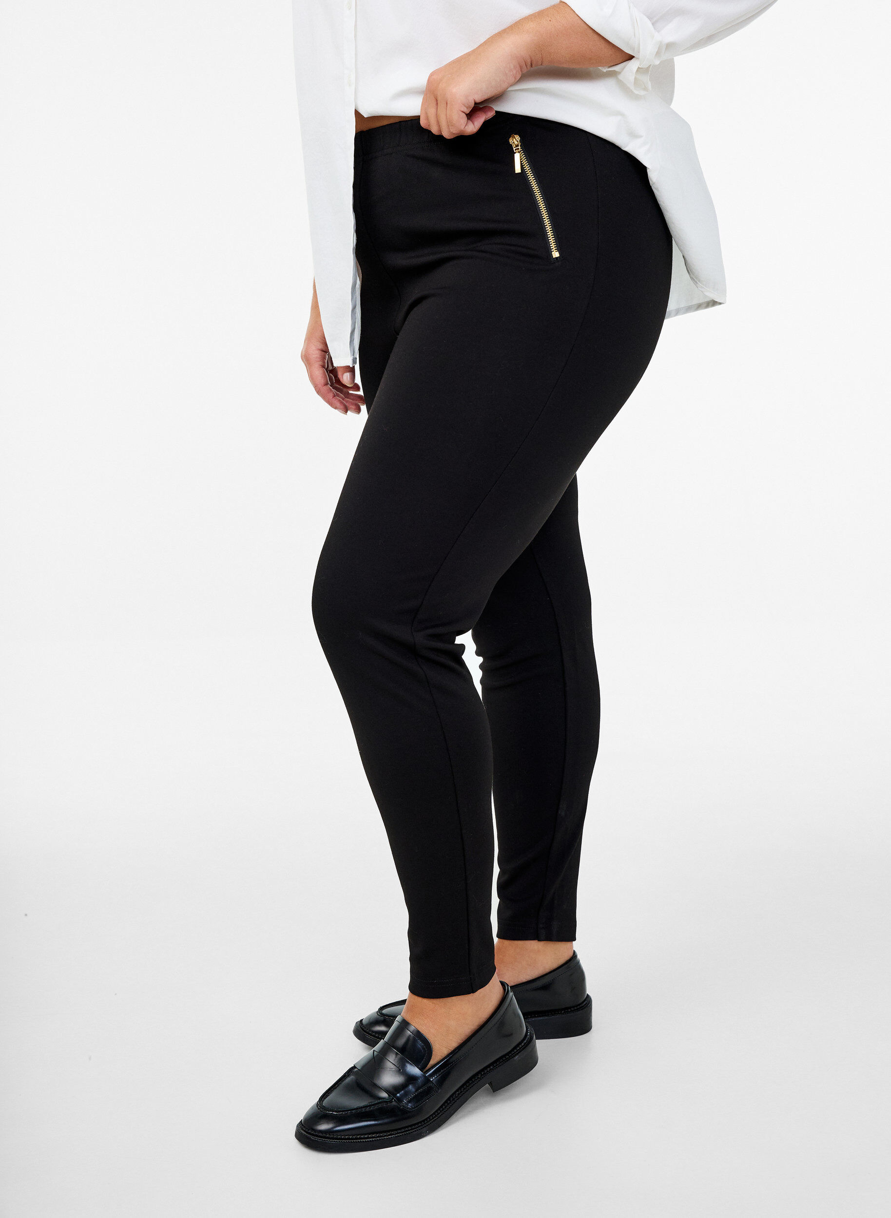 Zizzi Legging en viscose avec d&eacute;tail de fermeture &eacute;clair, Noir, Model image number 0