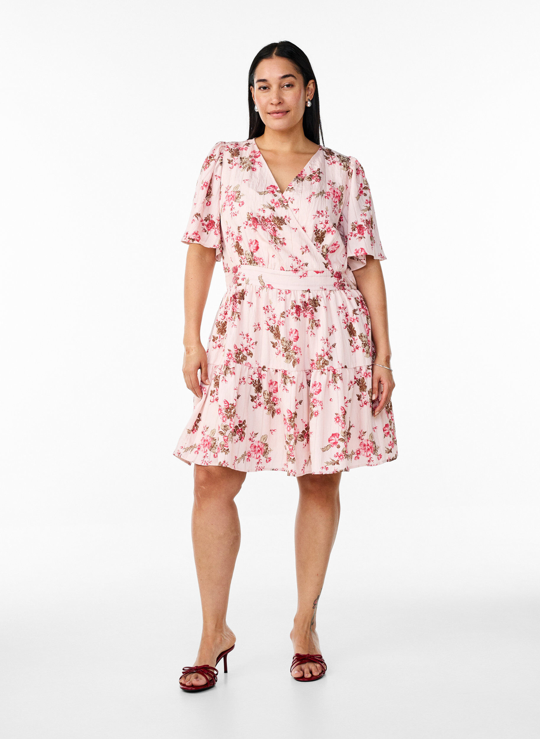 Zizzi Robe courte &agrave; imprim&eacute; floral et col en&nbsp;V, Rose, Model image number 1