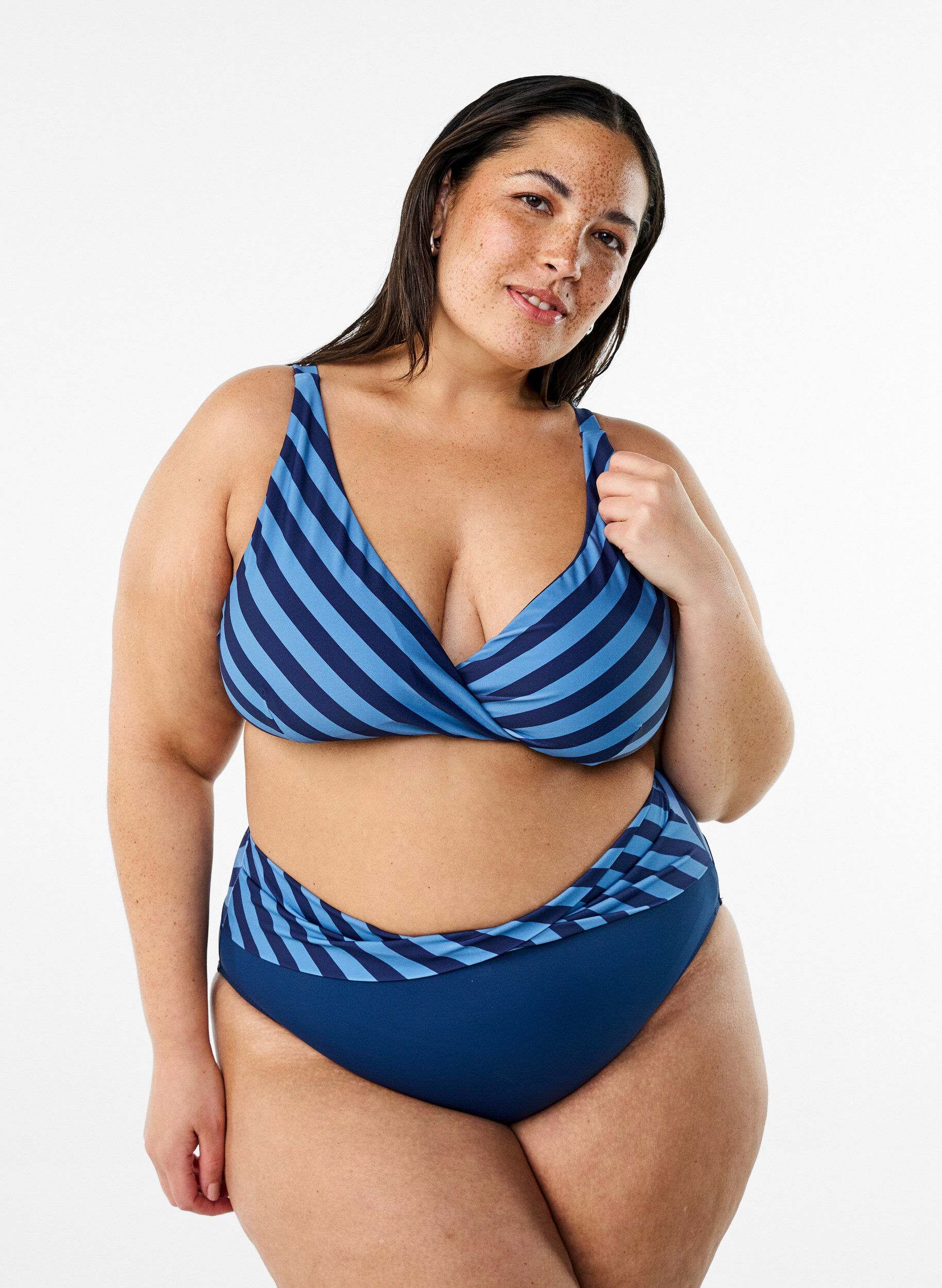 Bas de bikini avec d&eacute;tails cache-c&oelig;ur, Bleu, Model