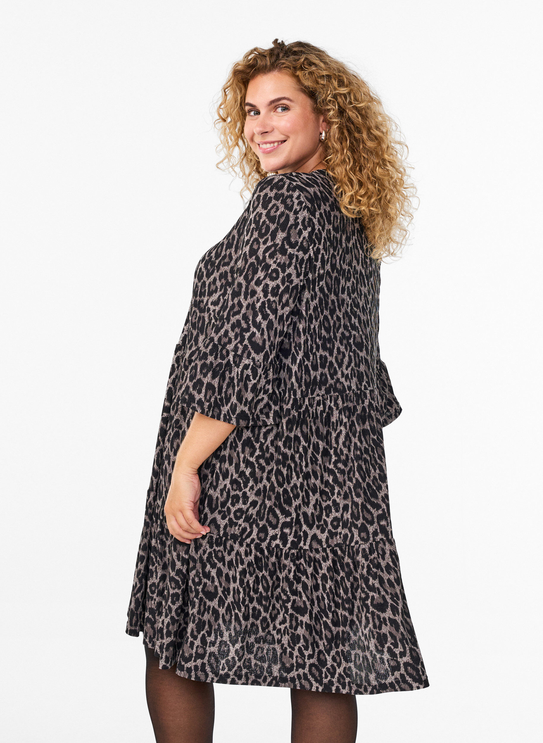 Zizzi Robe trap&egrave;ze courte &agrave; imprim&eacute; l&eacute;opard, Gris anthracite, Model image number 2