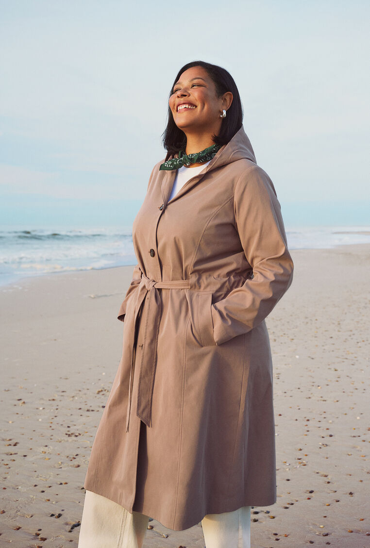 Long trench-coat avec capuche, , Model