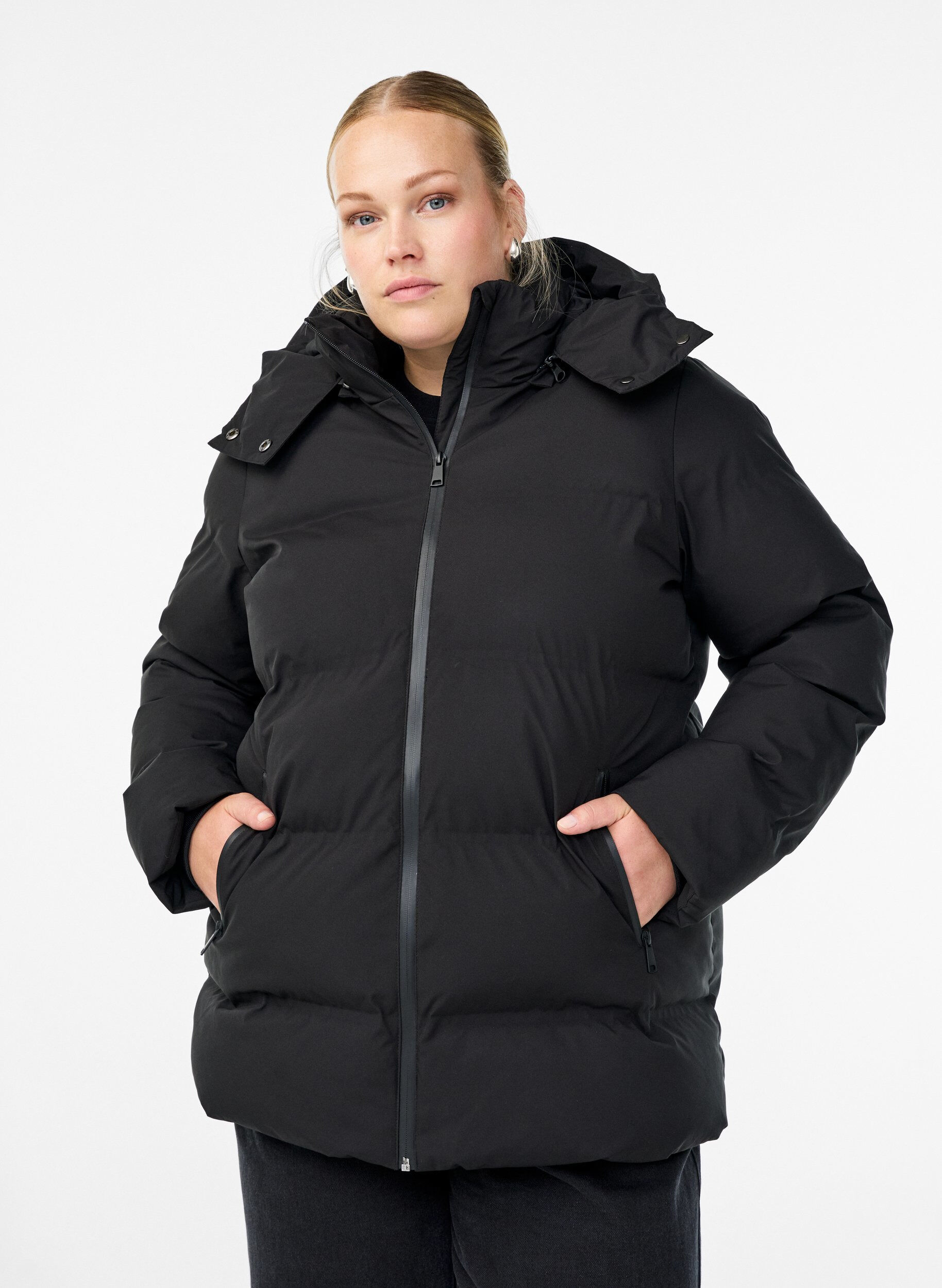 Doudoune courte avec capuche amovible, Noir, Model