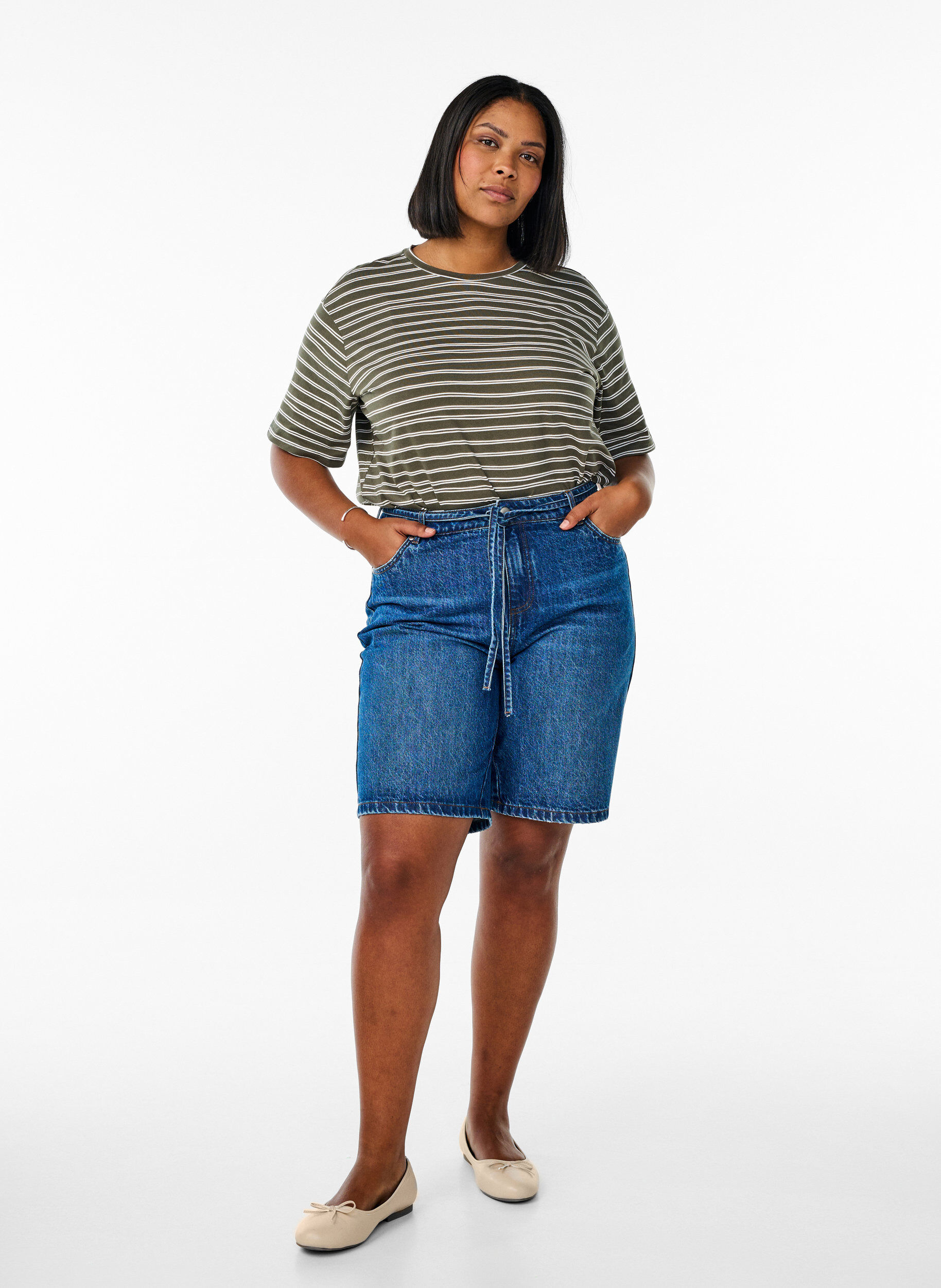 Zizzi T-shirt ray&eacute;, Vert, Model image number 1