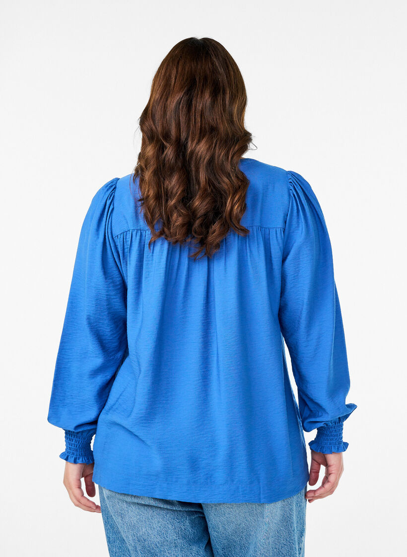 Blouse en viscose avec smock et détails froncés, Bleu, Model image number 2