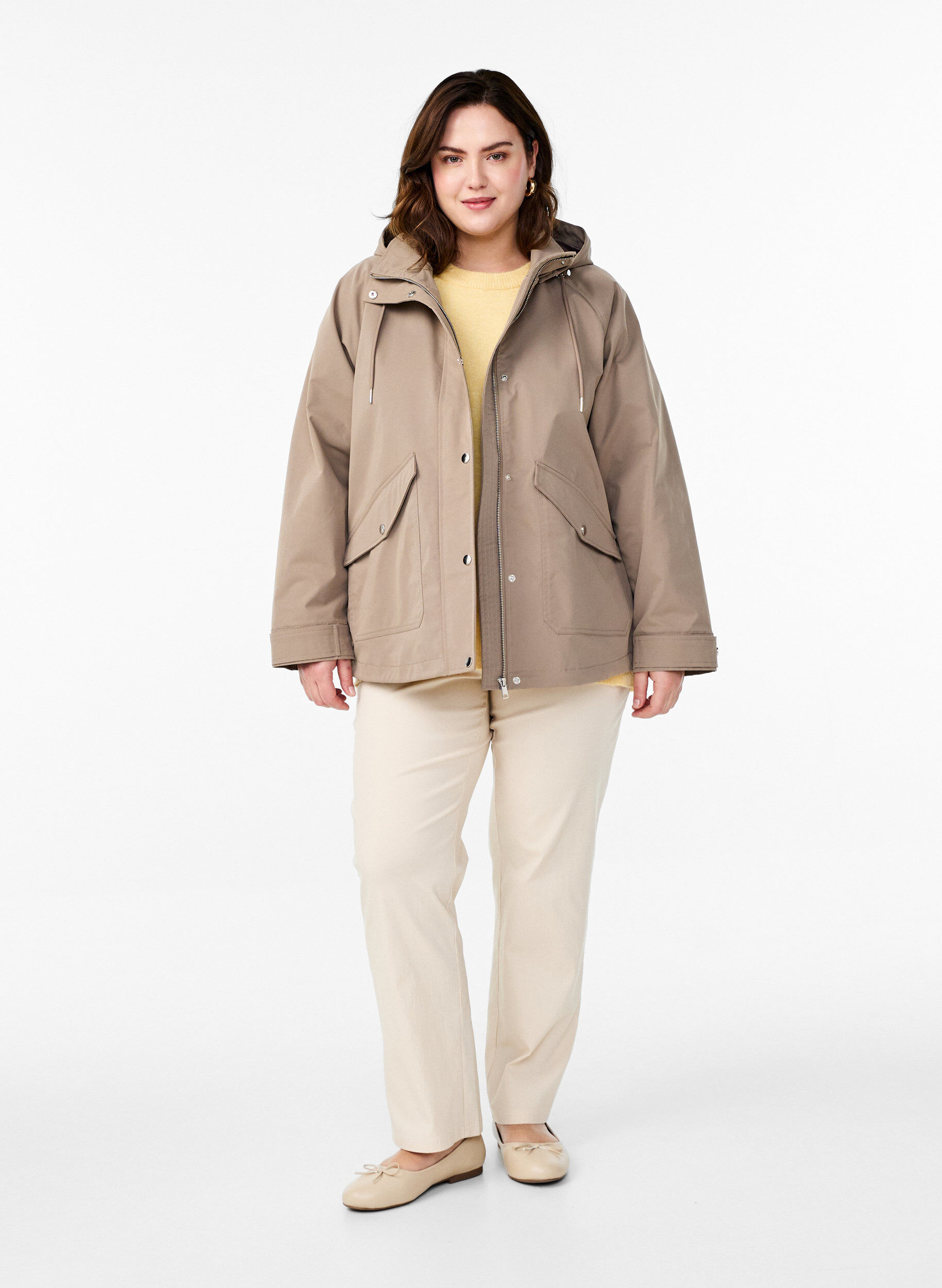 Zizzi Veste courte de printemps avec capuche amovible, Beige, Model image number 1