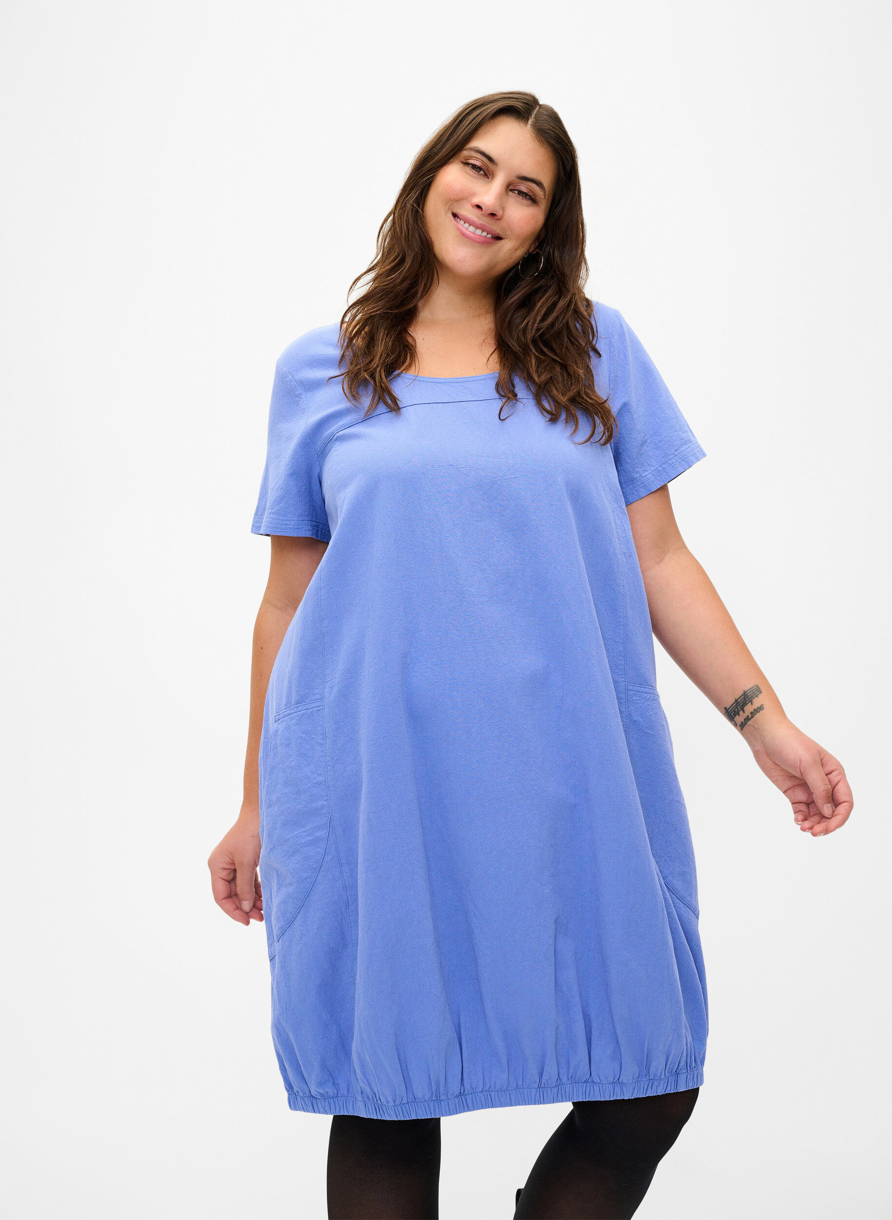 Zizzi Robe en coton &agrave; manches courtes, Bleu, Model image number 0
