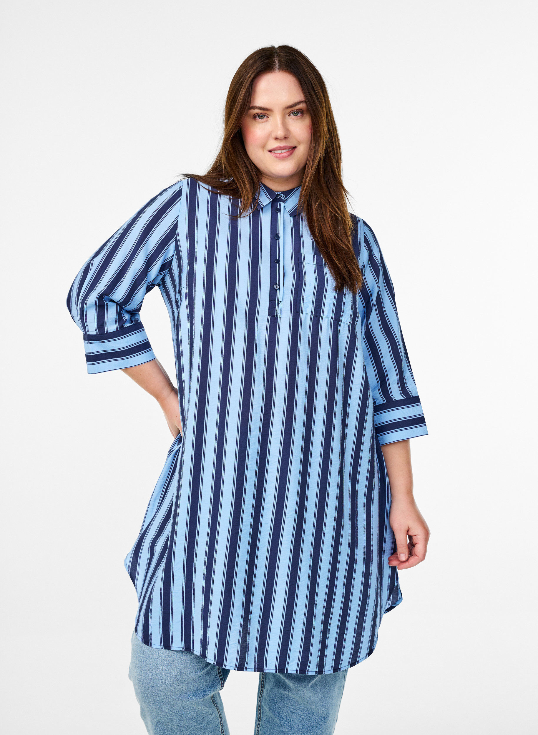 ZizziRobe courte avec col et poche poitrine, Bleu, Model image number 0