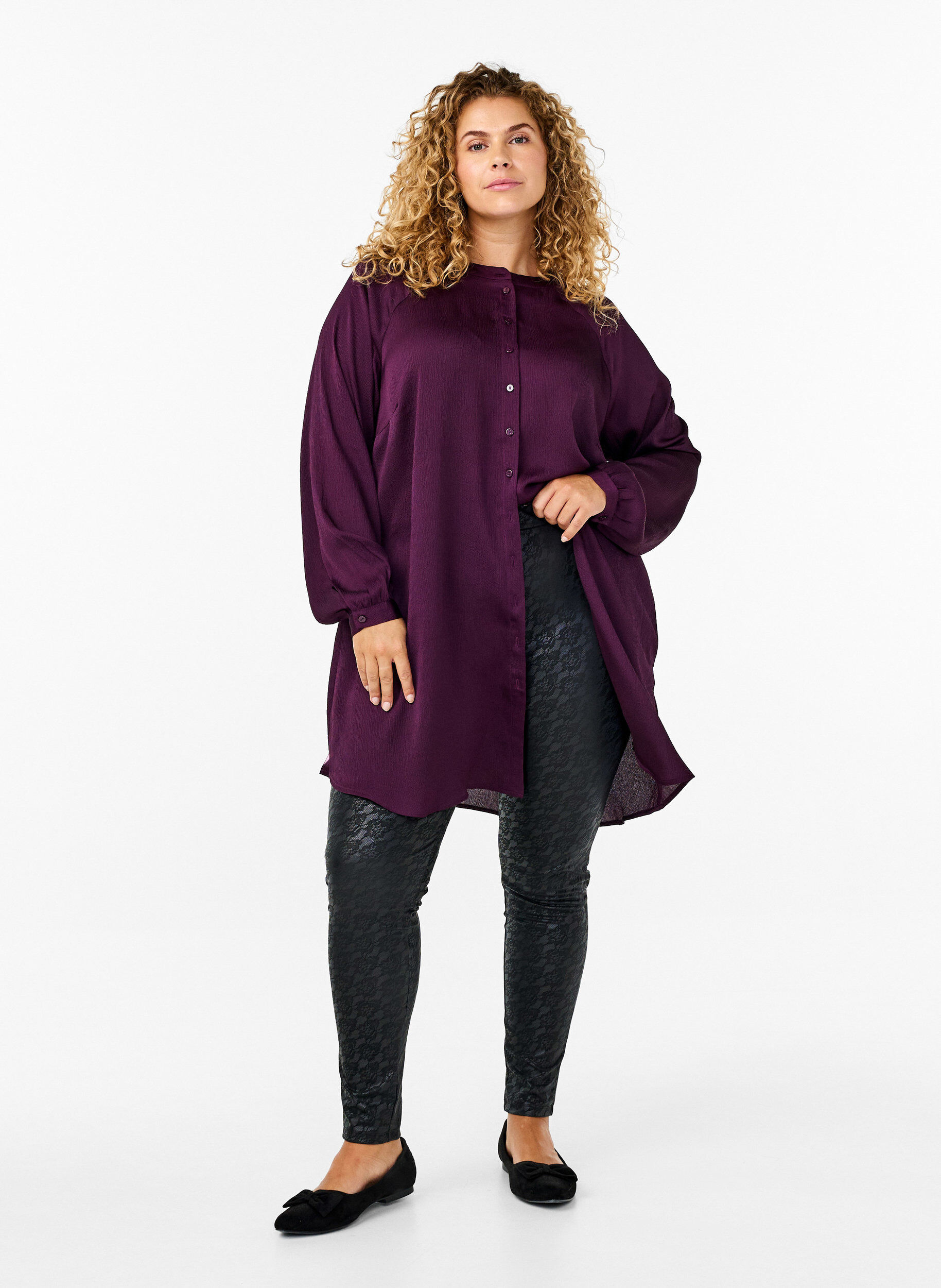 Zizzi Legging imitation cuir &agrave; texture dentelle, Noir, Model image number 1