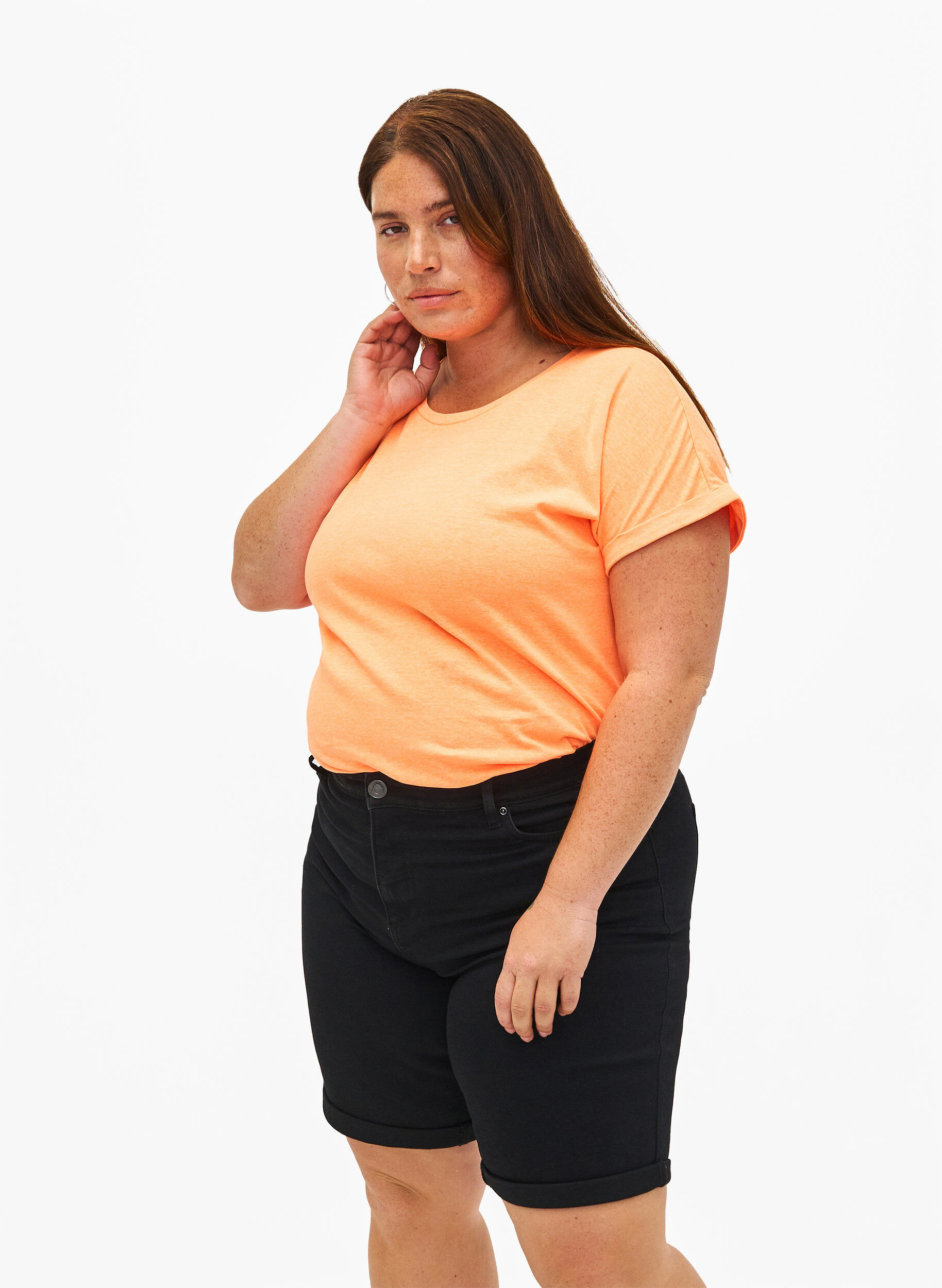 Zizzi  Shorts en jean moulants &agrave; taille haute, Black, Model image number 0