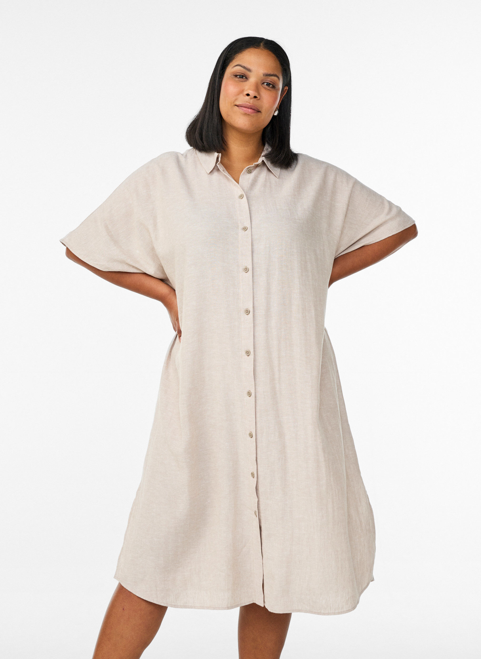 Zizzi Robe chemise en lin et viscose &agrave; manches courtes, Beige, Model image number 0