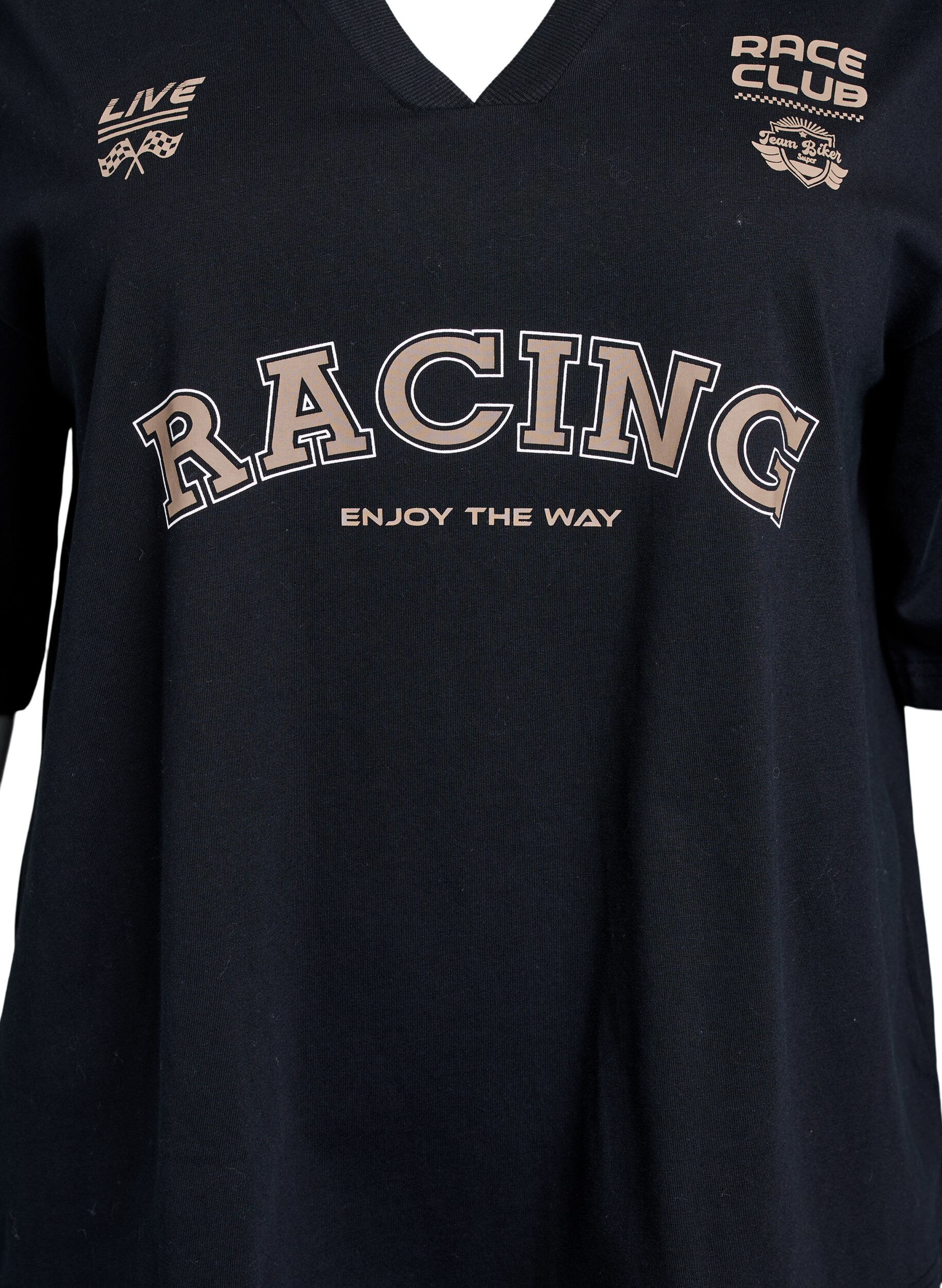 Zizzi T-shirt oversize avec imprim&eacute; Racing, Noir, Packshot image number 2