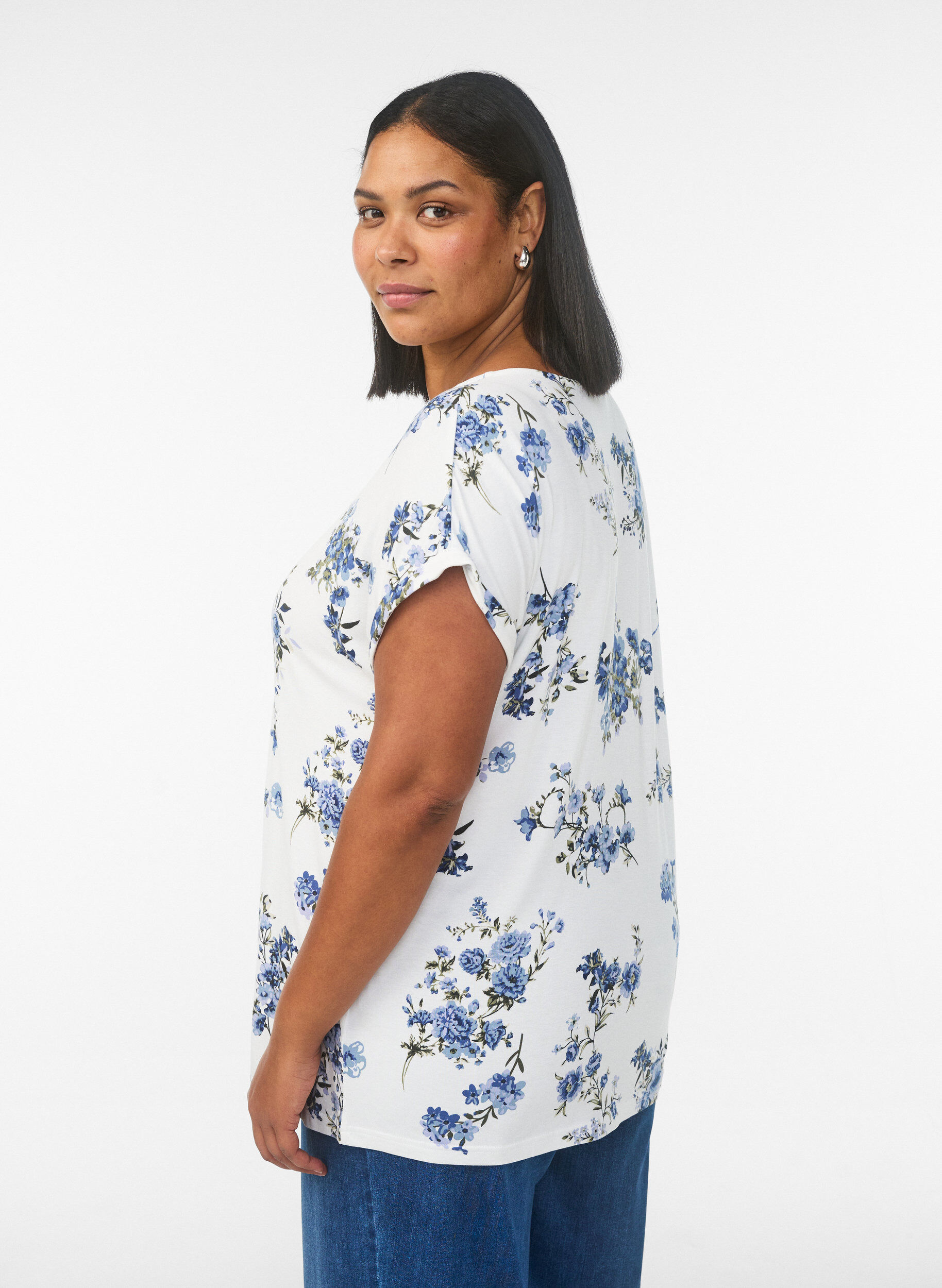 Zizzi T-shirt avec imprim&eacute; floral, Vanille, Model image number 2