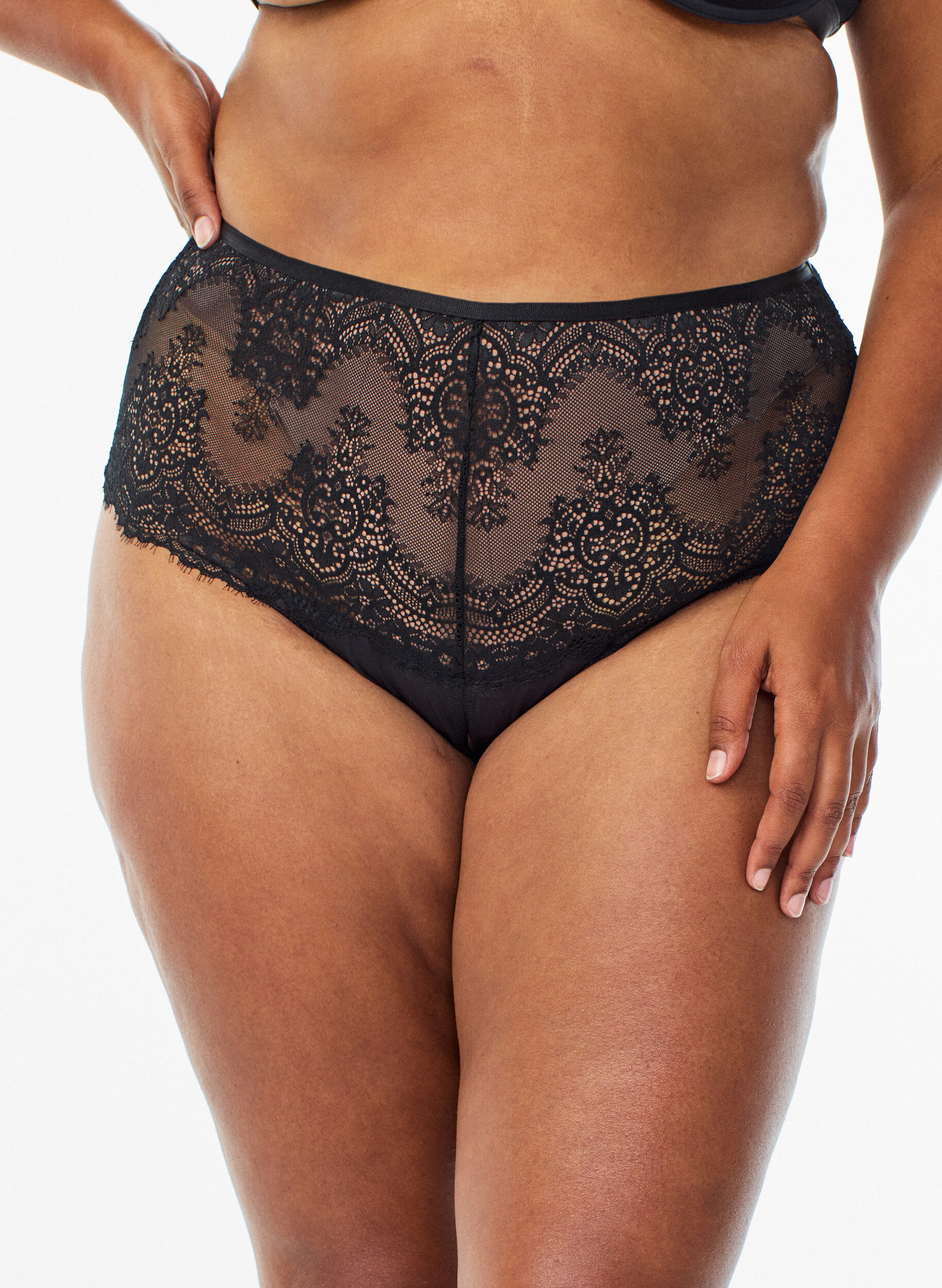 Zizzi String hipster en dentelle ouvert &agrave; l'entrejambe, Noir, Model image number 2