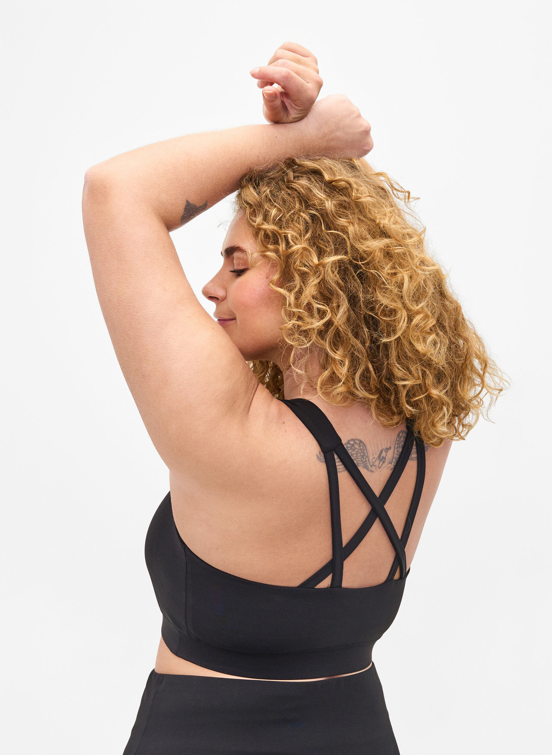 Zizzi Soutien-gorge de sport avec bretelles crois&eacute;es dans le dos, Black, Model image number 1