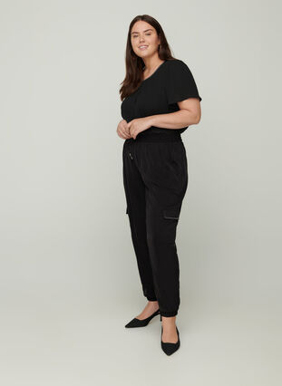 Pantalon ample avec de grandes poches, Black, Model image number 2