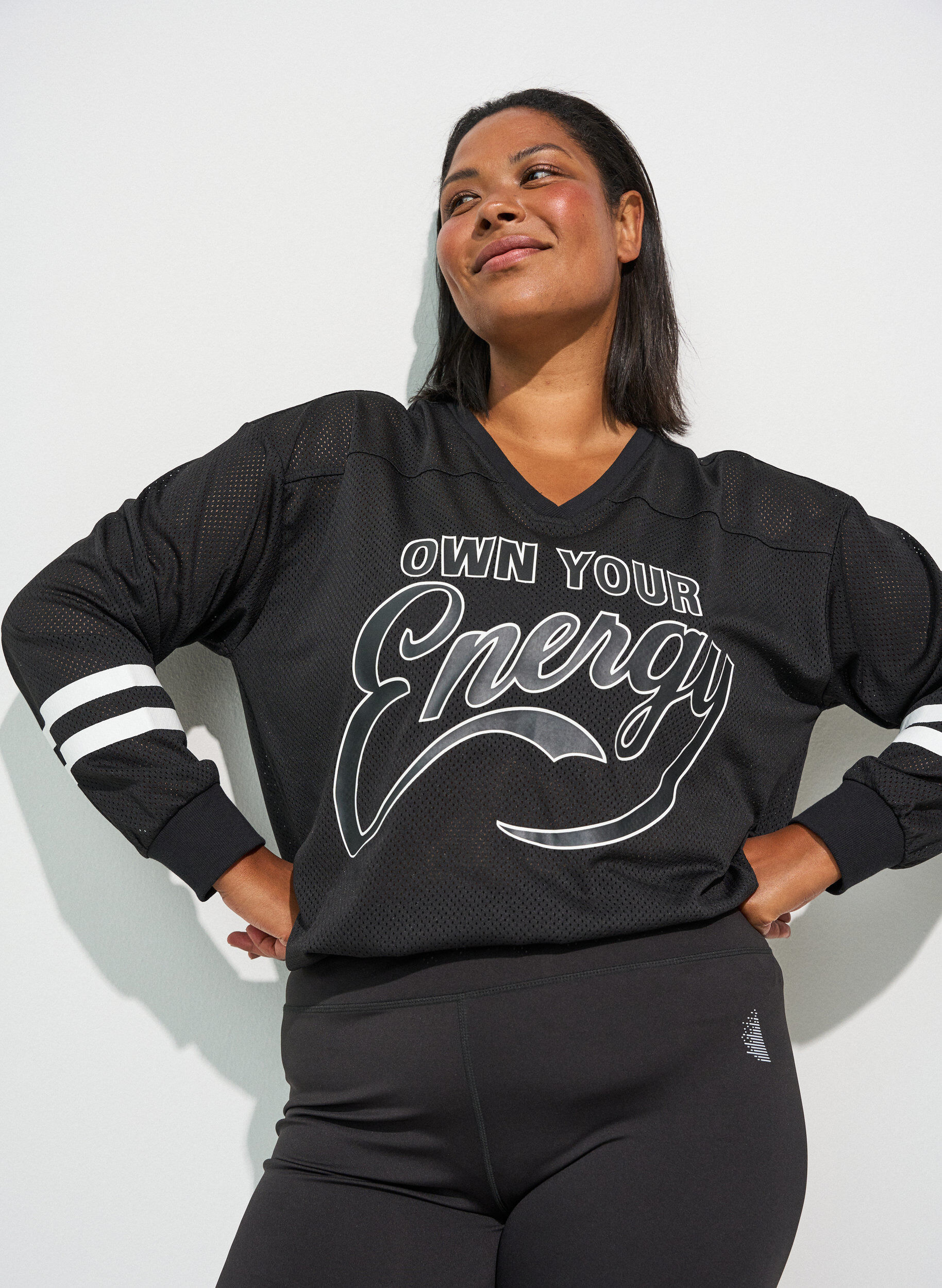 ZizziHaut sportif en maille avec imprim&eacute; texte, Noir, Model image number 3